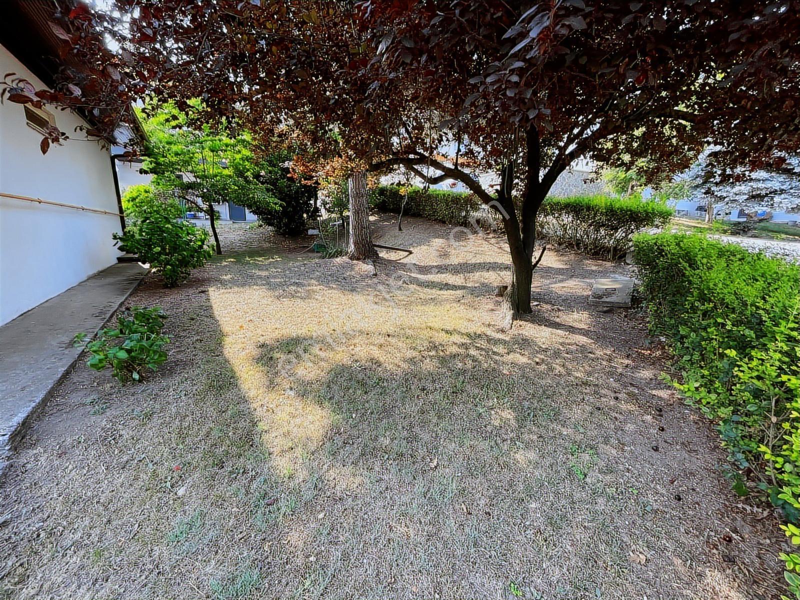 Serdivan Esenkent Sitesi Göl Manzaralı Taşınmaya Hazır Villa - Görsel 7