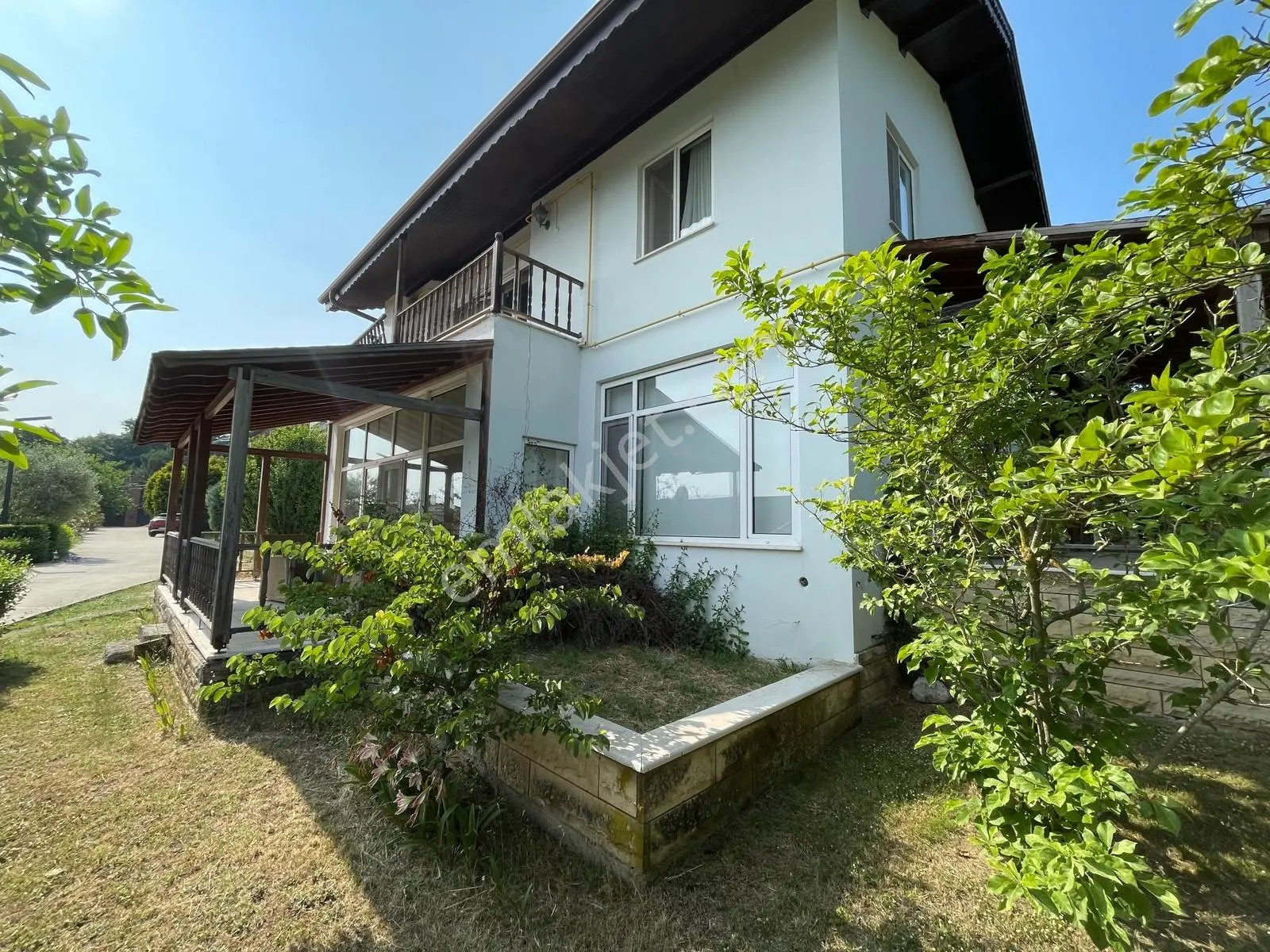 Serdivan Esenkent Sitesi Göl Manzaralı Taşınmaya Hazır Villa