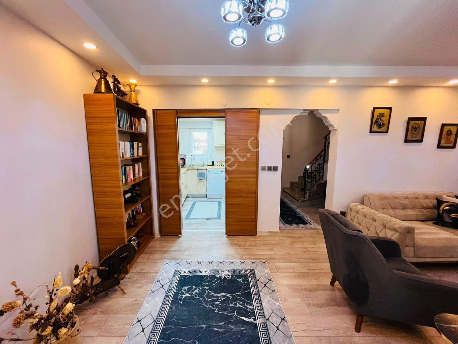 Altınoluk Merkezi Konum Da Site İçerisinde Bağımsız Girişli Bağımsız Bahçeli 5+1 Villa - Görsel 17