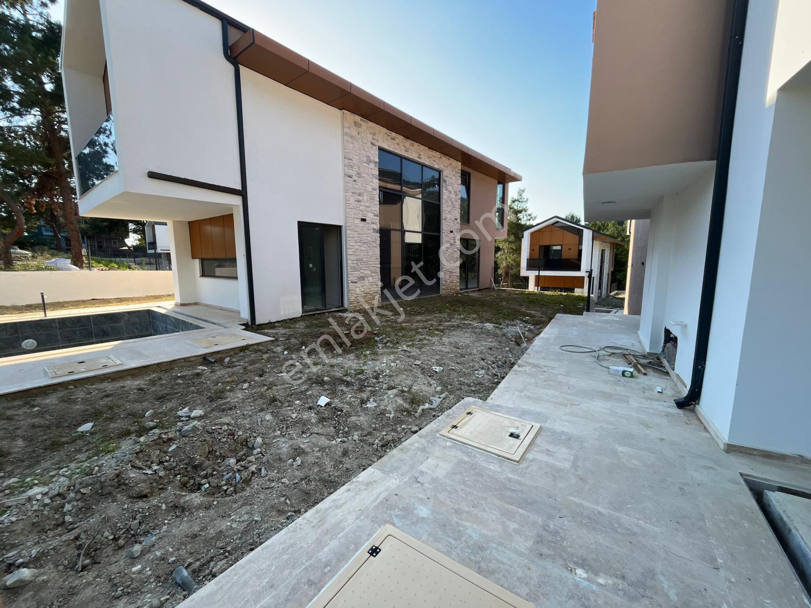 Modern Mimari İle Özel Havuzlu Tek Müstakil 3 + 1 Villa - Görsel 32