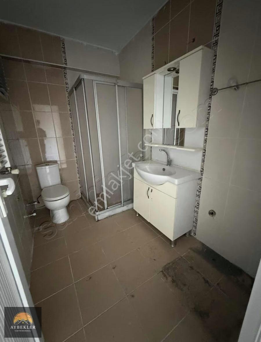 Sefaköy Tevfikbey'de K.uygun 90m2 Balkonlu Satılık Daire - Görsel 23