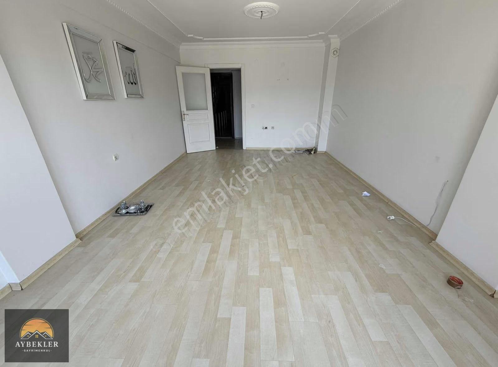 Sefaköy Tevfikbey'de K.uygun 90m2 Balkonlu Satılık Daire - Görsel 4