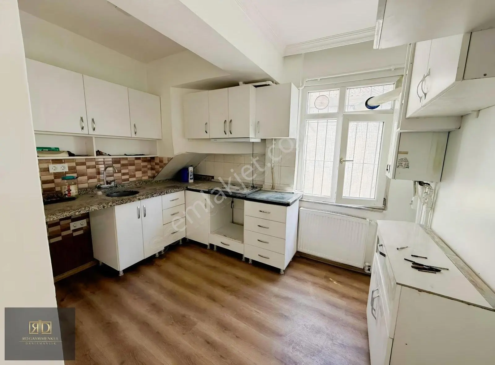 Rd'den Emirgan'da Kiralık Geniş 2+1 Balkonlu Daire - Görsel 4