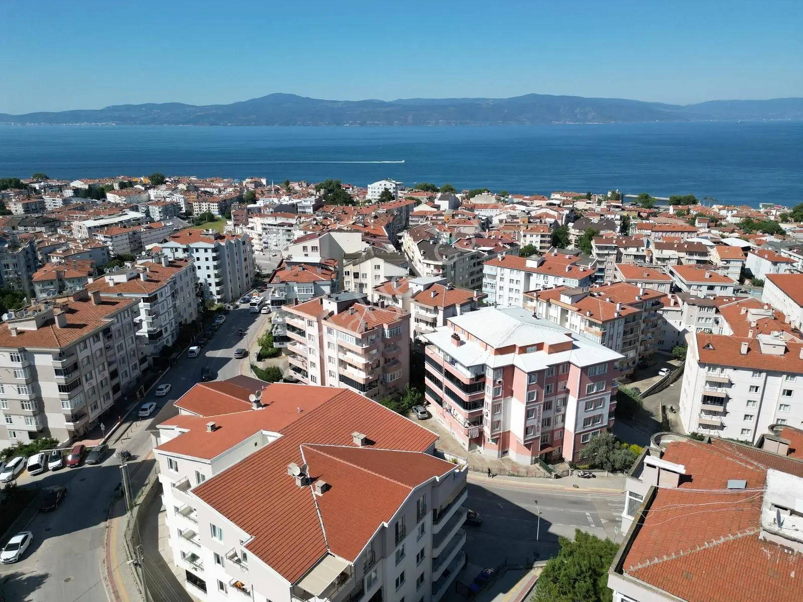 Emre Ünlü'den Şükrüçavuş'ta Deniz Manzaralı Asansörlü 2+1