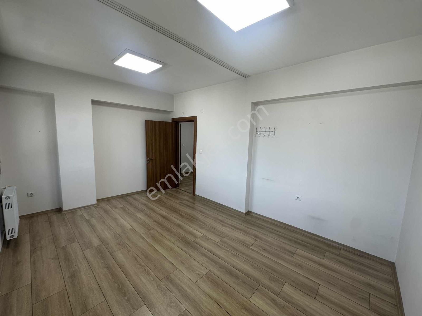 İstasyon Caddesi Kiralık Geniş Ofis 3+0 - Görsel 8