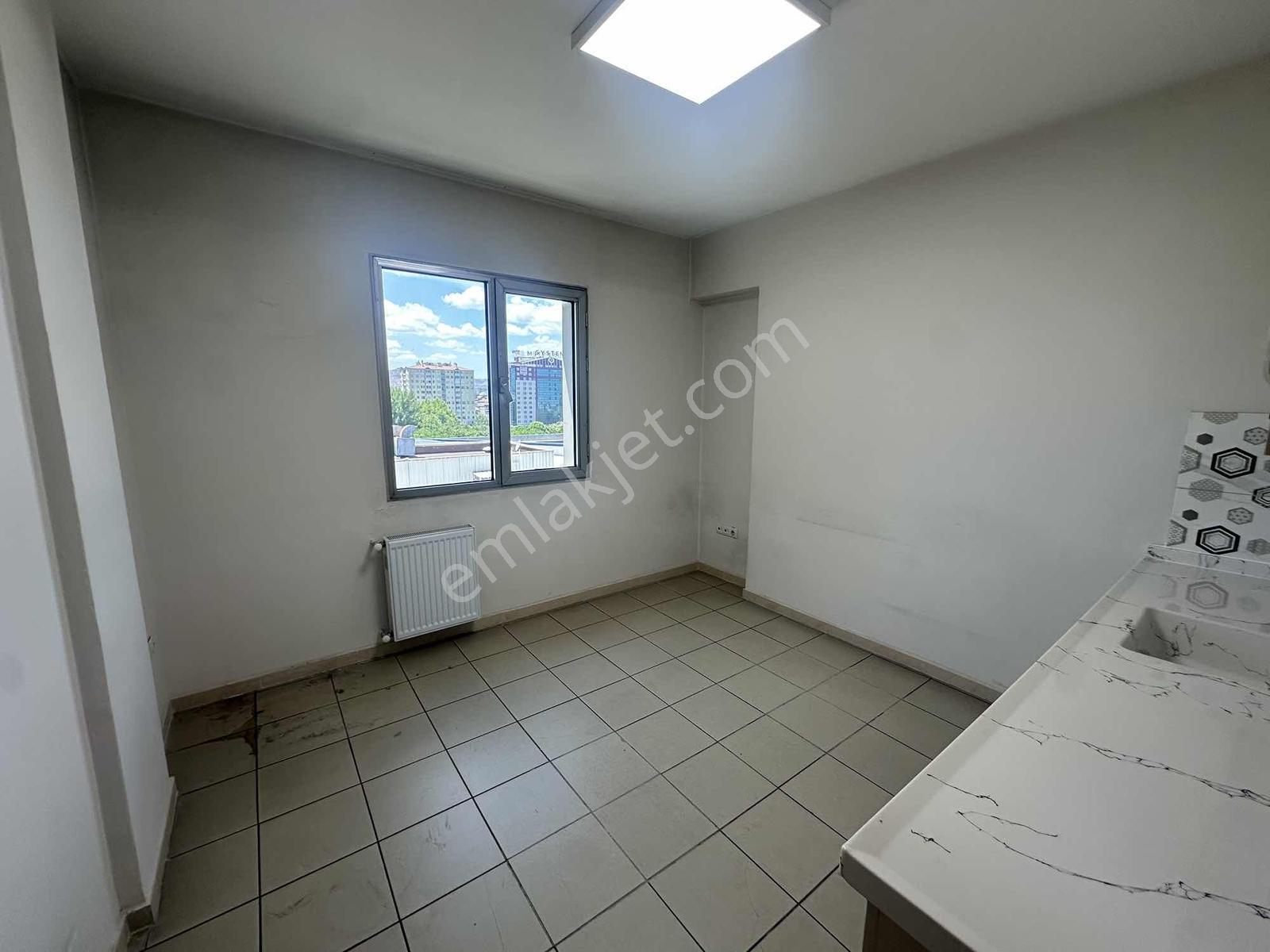 İstasyon Caddesi Kiralık Geniş Ofis 3+0 - Görsel 13