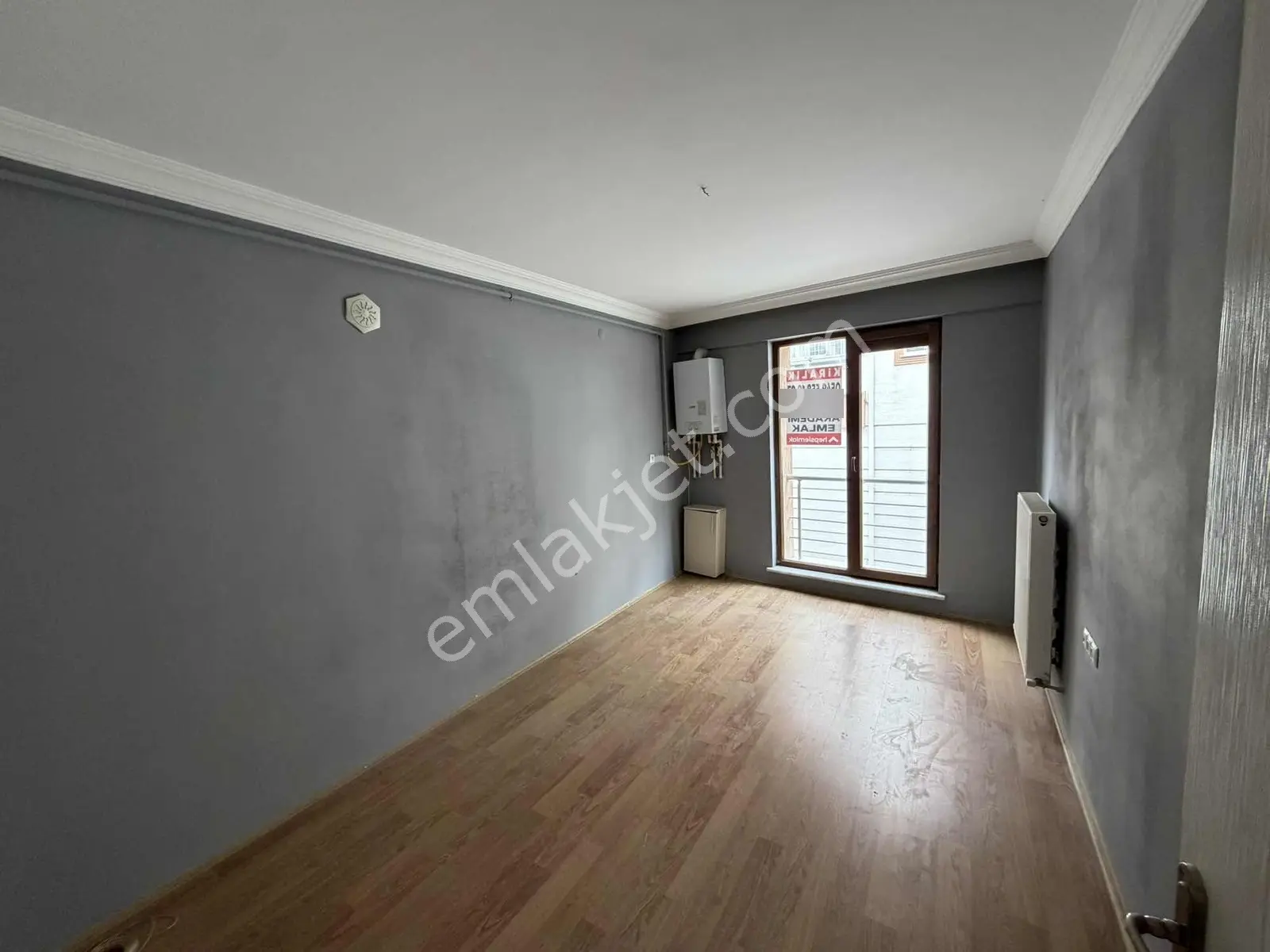 Akademi'den Capella Yakını Sokak Cepheli Geniş Kiralık 1+1