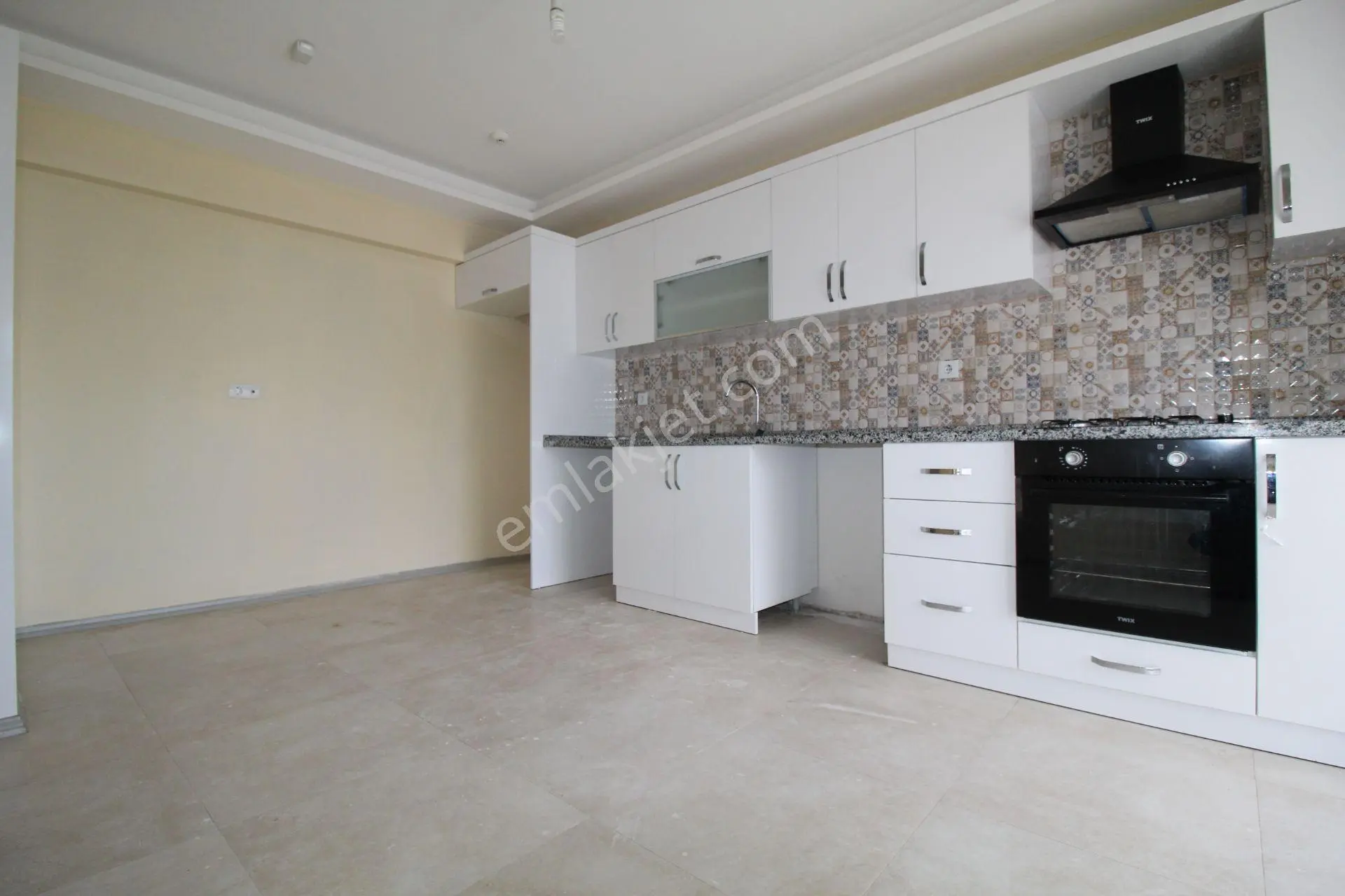 Aslan'dan Tıp Fakültesi Karşısı Geniş Oturumlu Kiralık 2,5+1