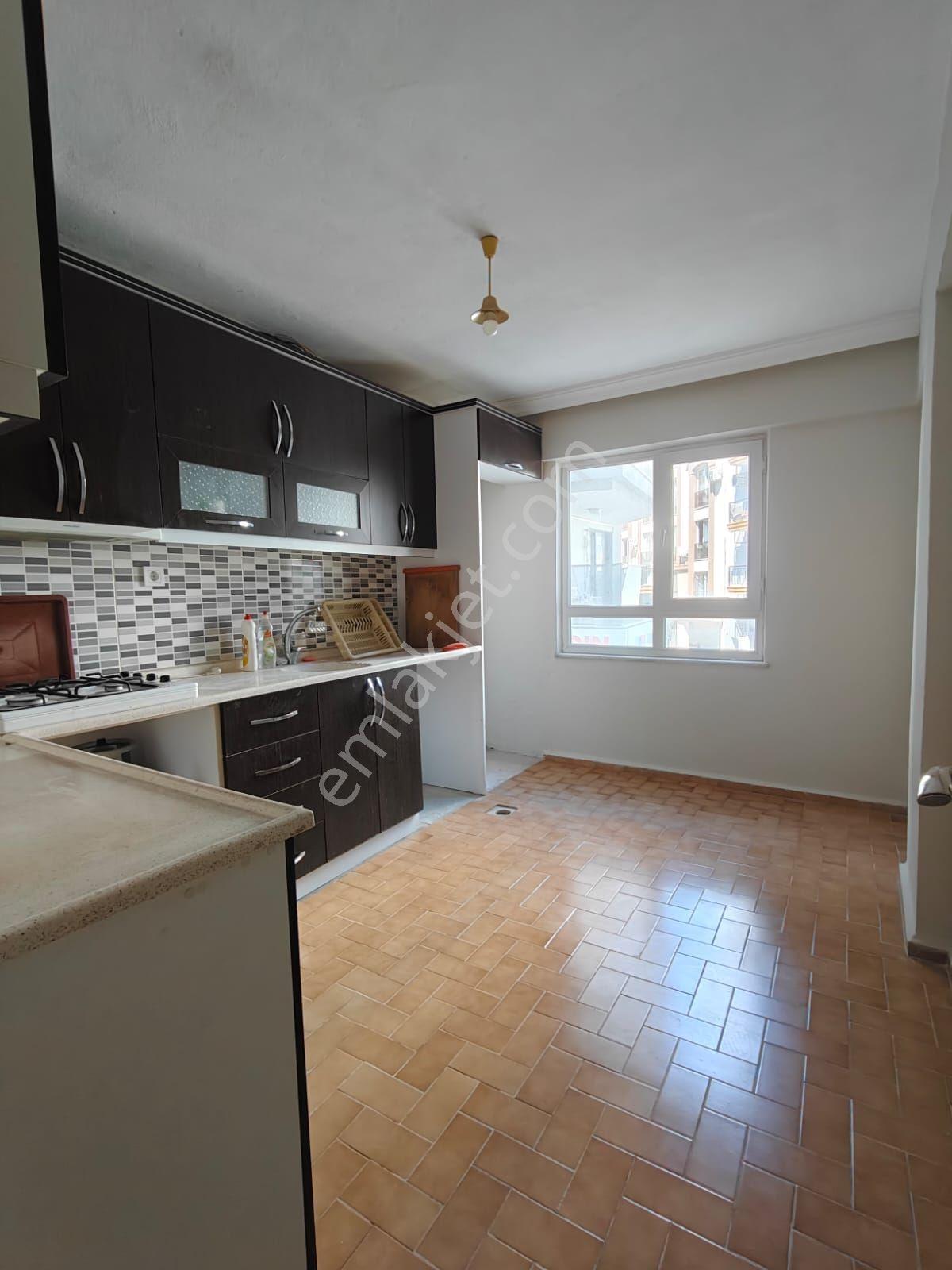 Aydın Cumhuriyet Mahallesi 3+1 Geniş Balkonlu Kiralık Daire - Görsel 9
