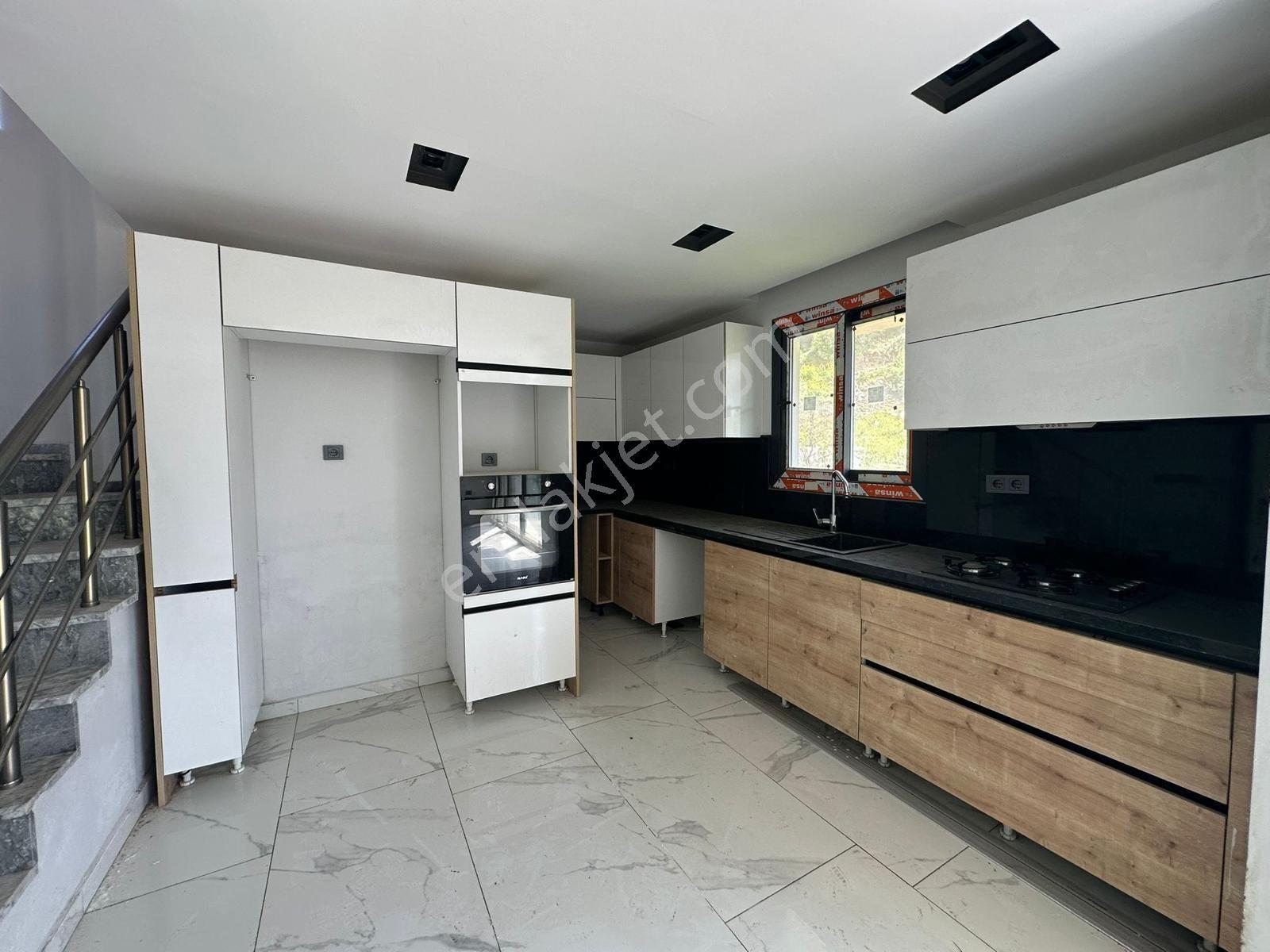 Deniz Manzaralı Tripleks Özel Havuzlu Villa - Görsel 10