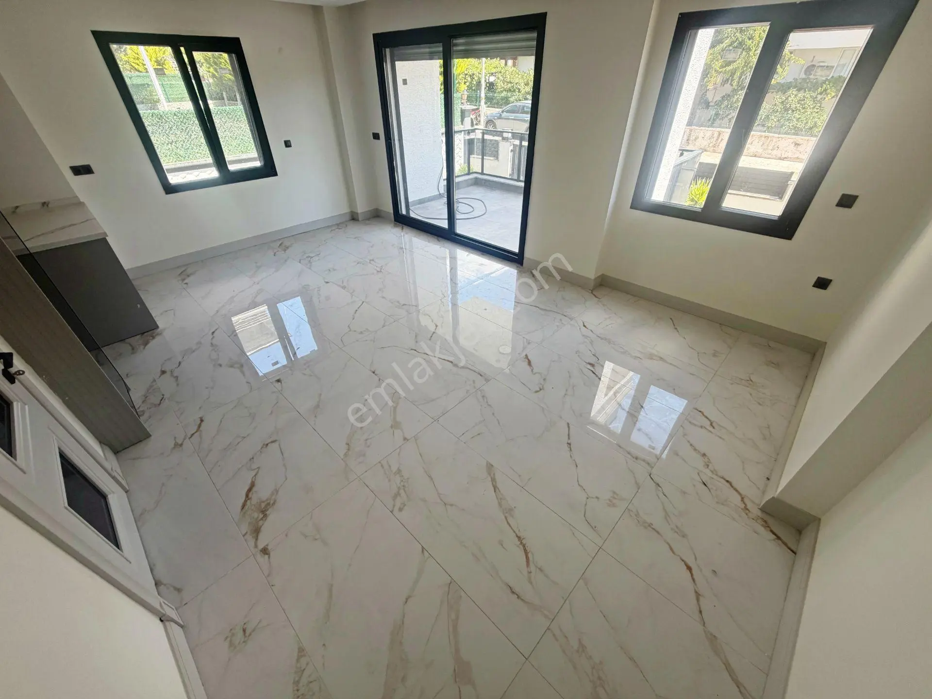 Aktif'ten Avcılar'da Satılık Deniz Manzaralı Harika Bağımsız Otoparklı 5+1 Villa - Görsel 5