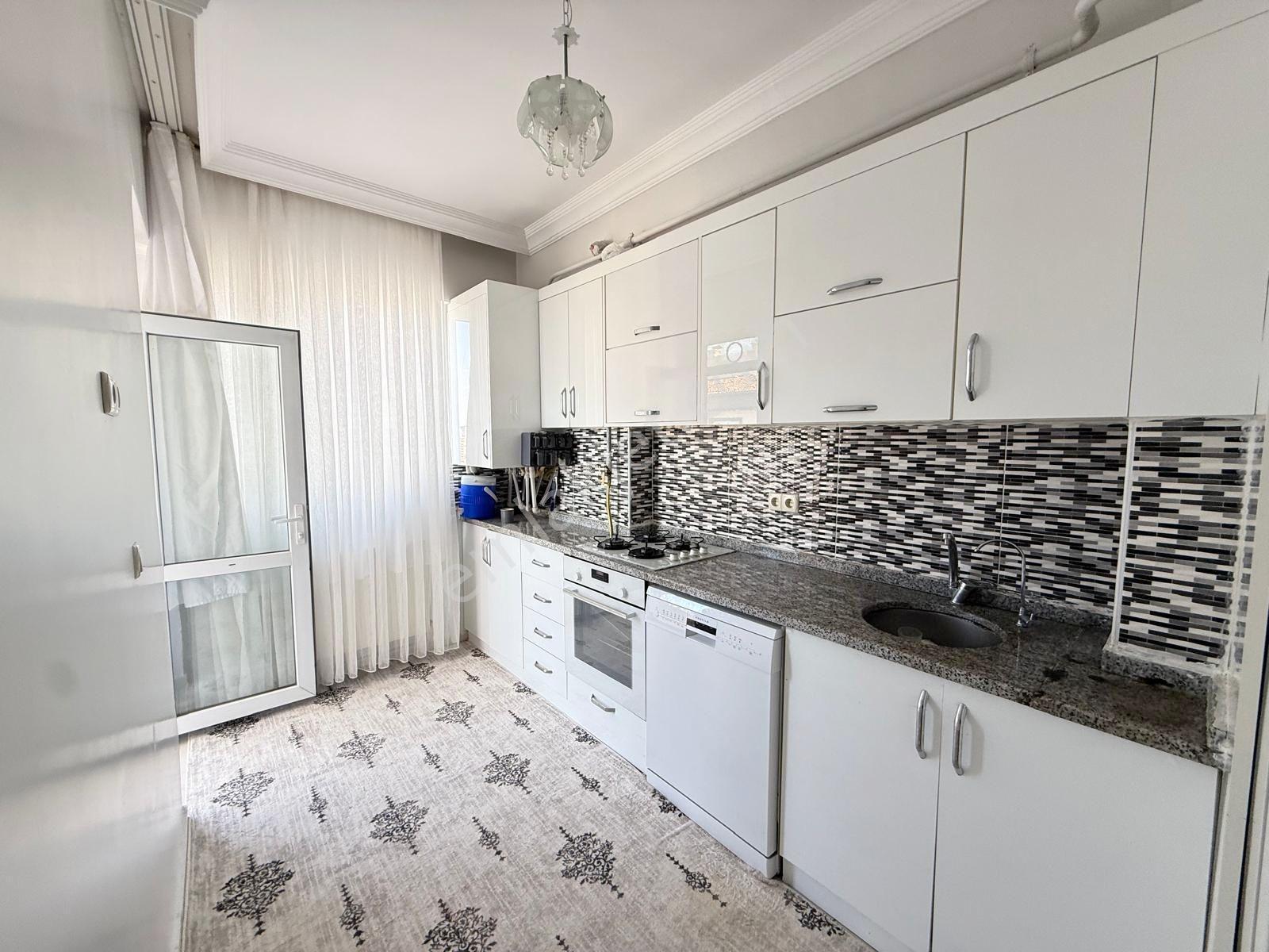 Beykent Satılık 2+1 Manzaralı Ferah Daire