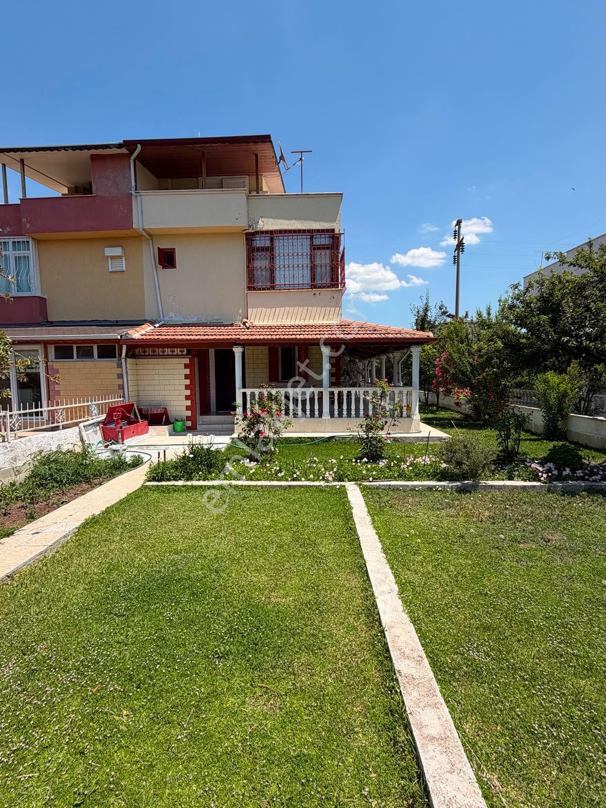 Dikili Ümmetoğlu'ndan 3+1 İkiz Nizam 230 M2 Bahçe Alanı Müstakil Villa