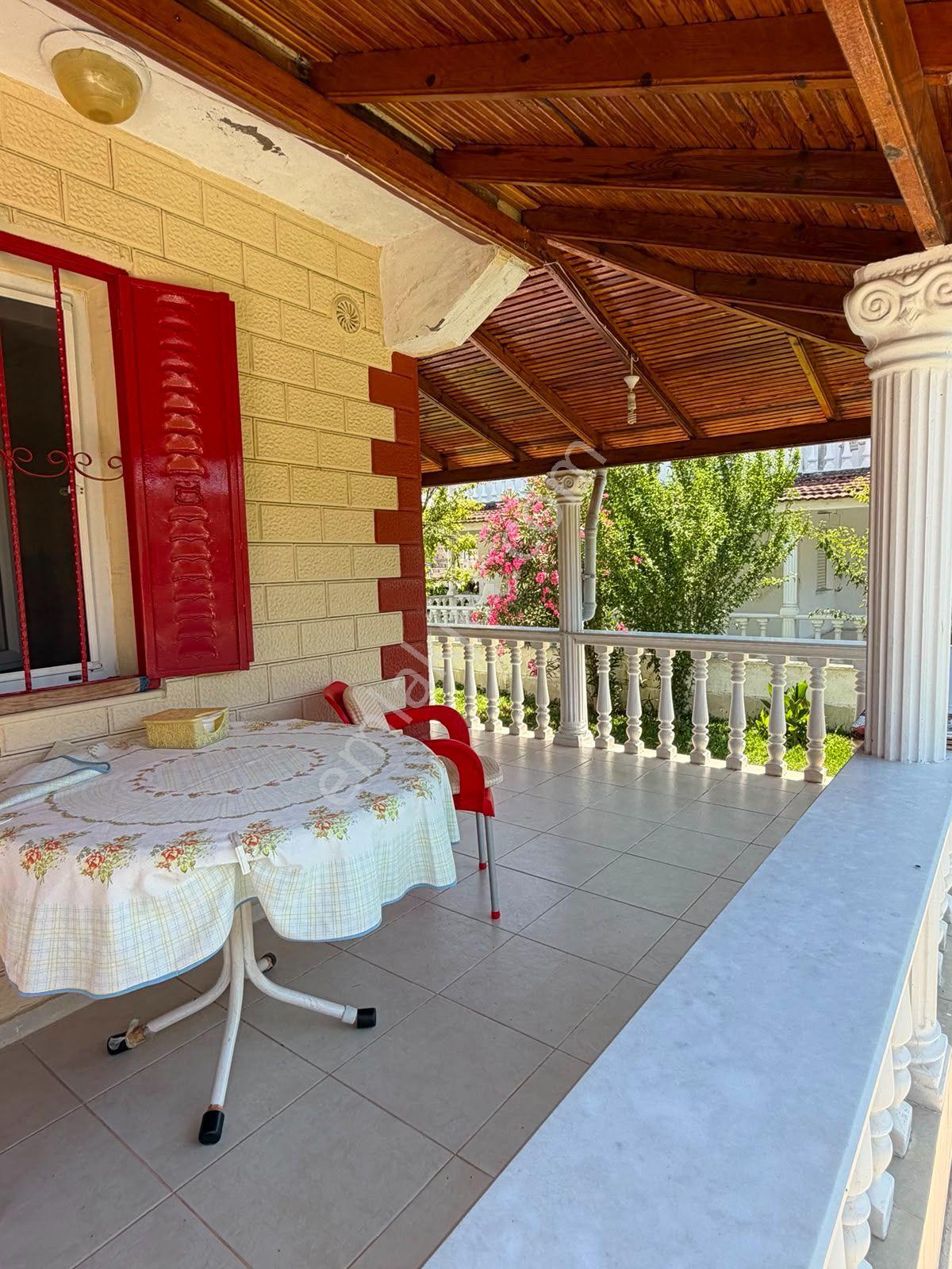 Dikili Ümmetoğlu'ndan 3+1 İkiz Nizam 230 M2 Bahçe Alanı Müstakil Villa - Görsel 23