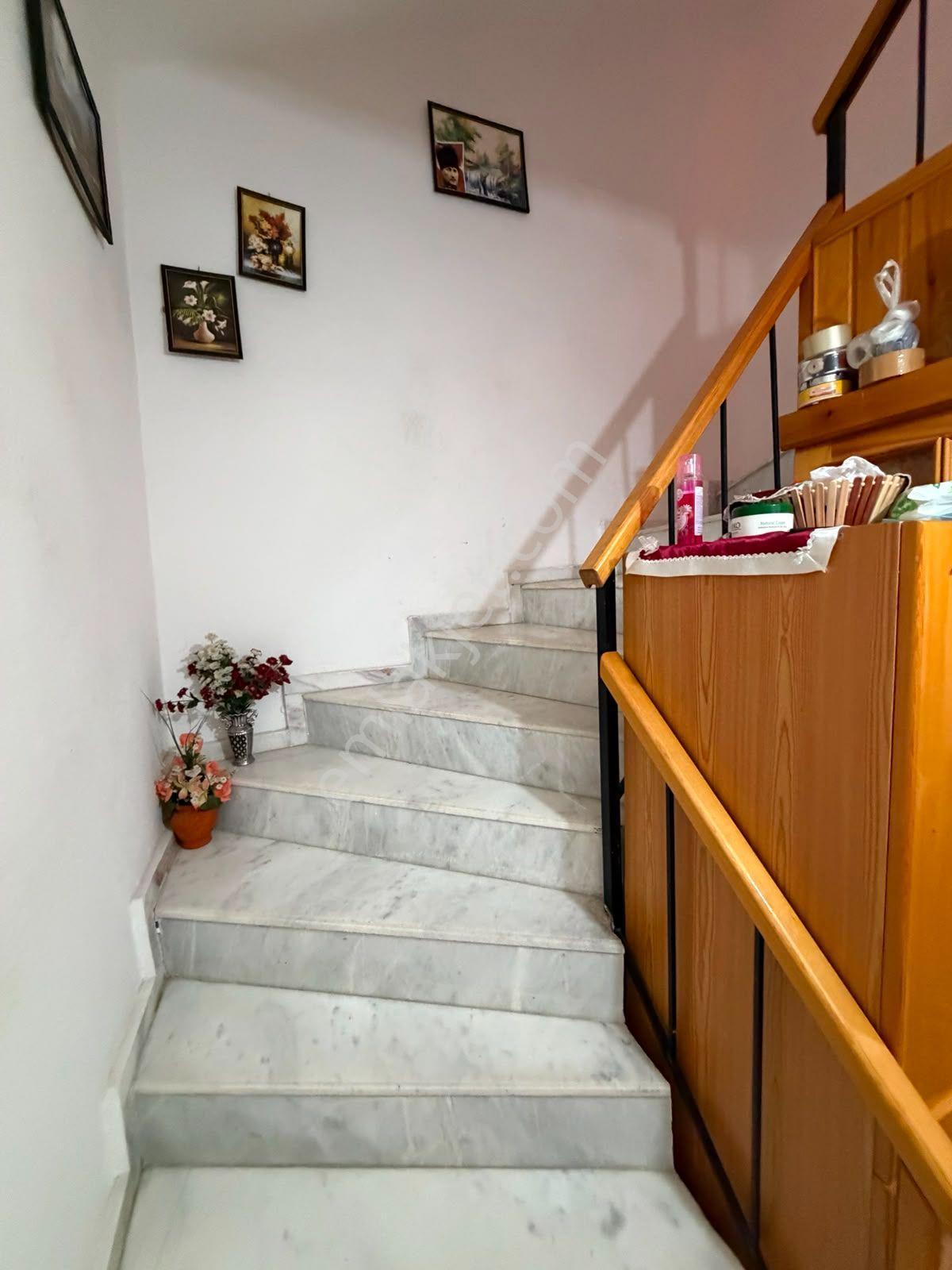 Dikili Ümmetoğlu'ndan 3+1 İkiz Nizam 230 M2 Bahçe Alanı Müstakil Villa - Görsel 26