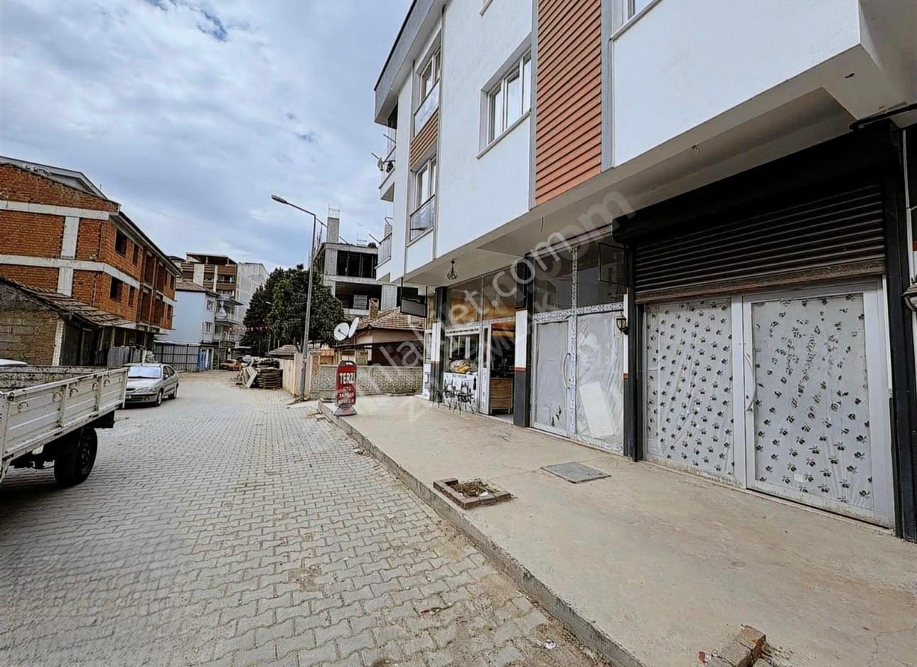 Zeki Emlak'tan Muradiye Mahallesinde Cadde Dibinde Satılık Dükkan - Görsel 2