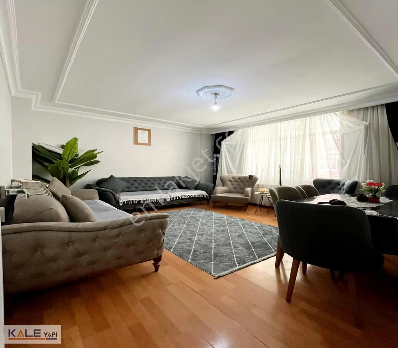 Belediye,üniversite,avm Resmi Kurumların Dibinde Satılık Daire