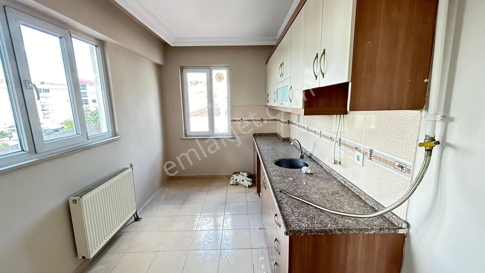 Güreşen Emlak'tan Kapalı Teraslı ,asansörlü 2+0 Kiralık Daire - Görsel 2