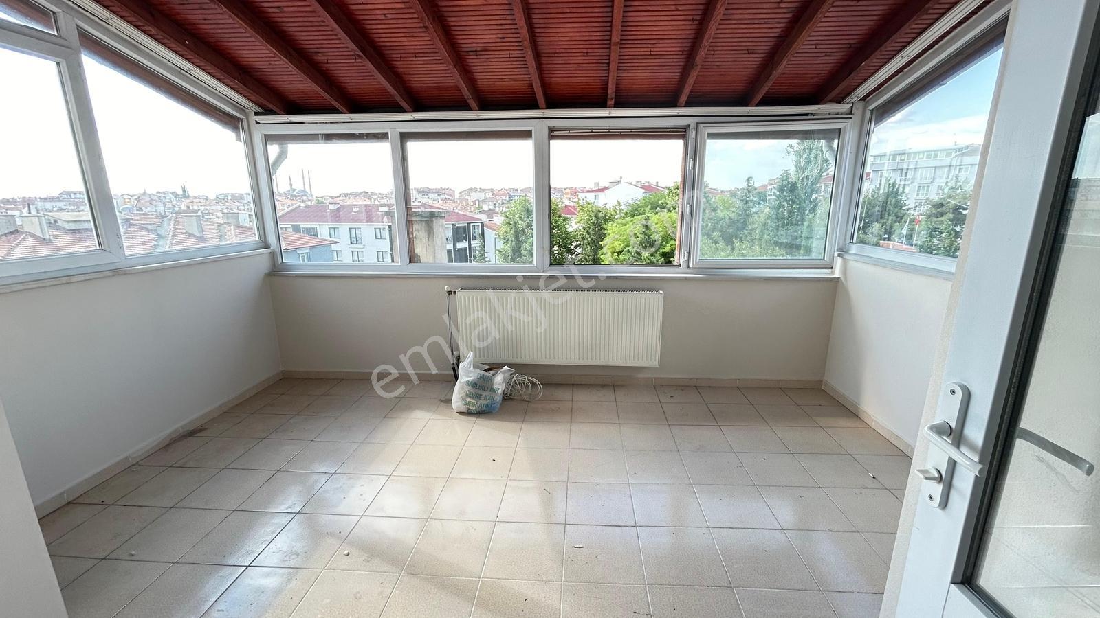 Güreşen Emlak'tan Kapalı Teraslı ,asansörlü 2+0 Kiralık Daire