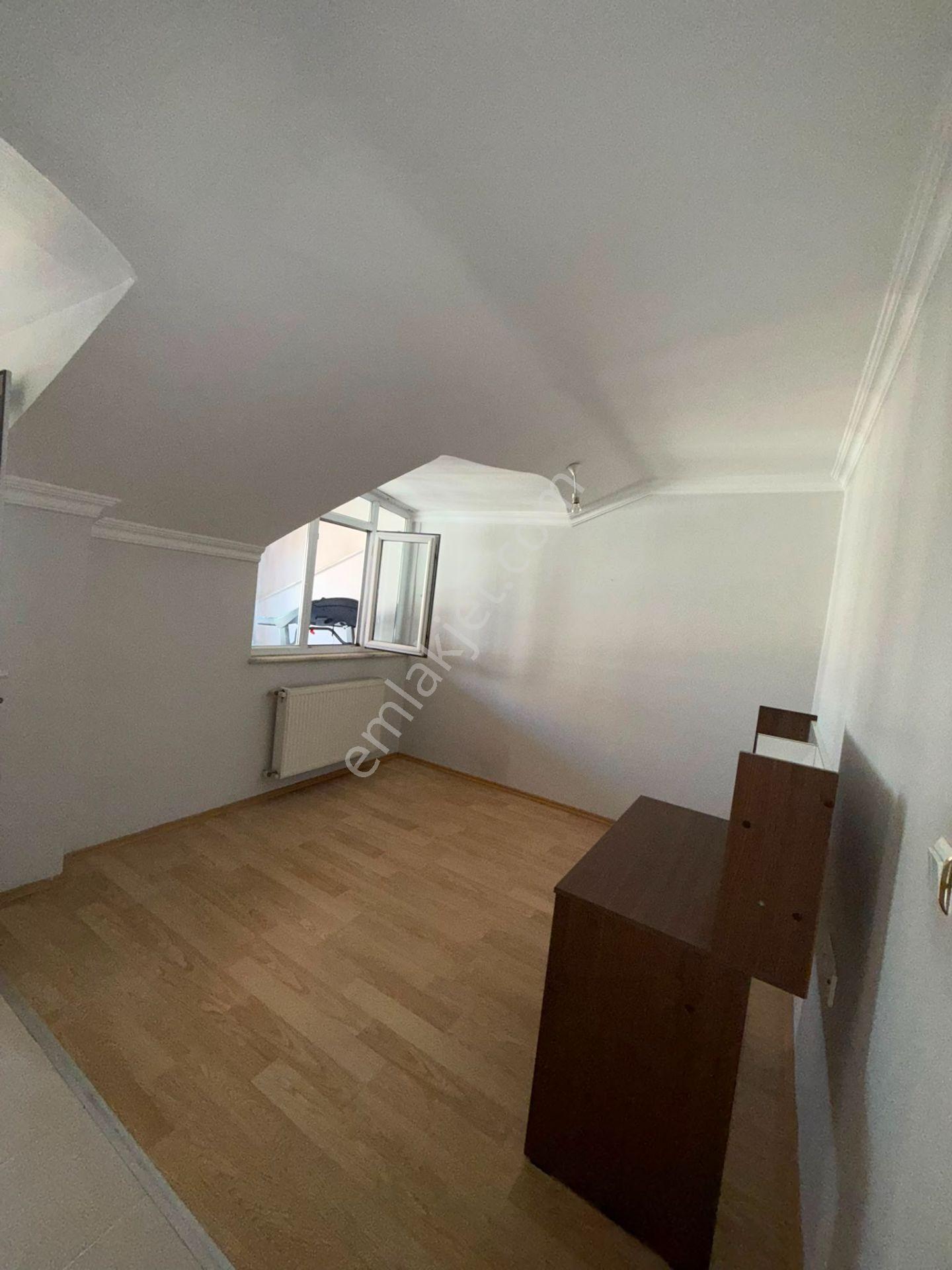 Cerrahpaşa Emlaktan Mustafa Kemalpaşa Mahallesi’nde 2+1 Teraslı Kiralık Daire