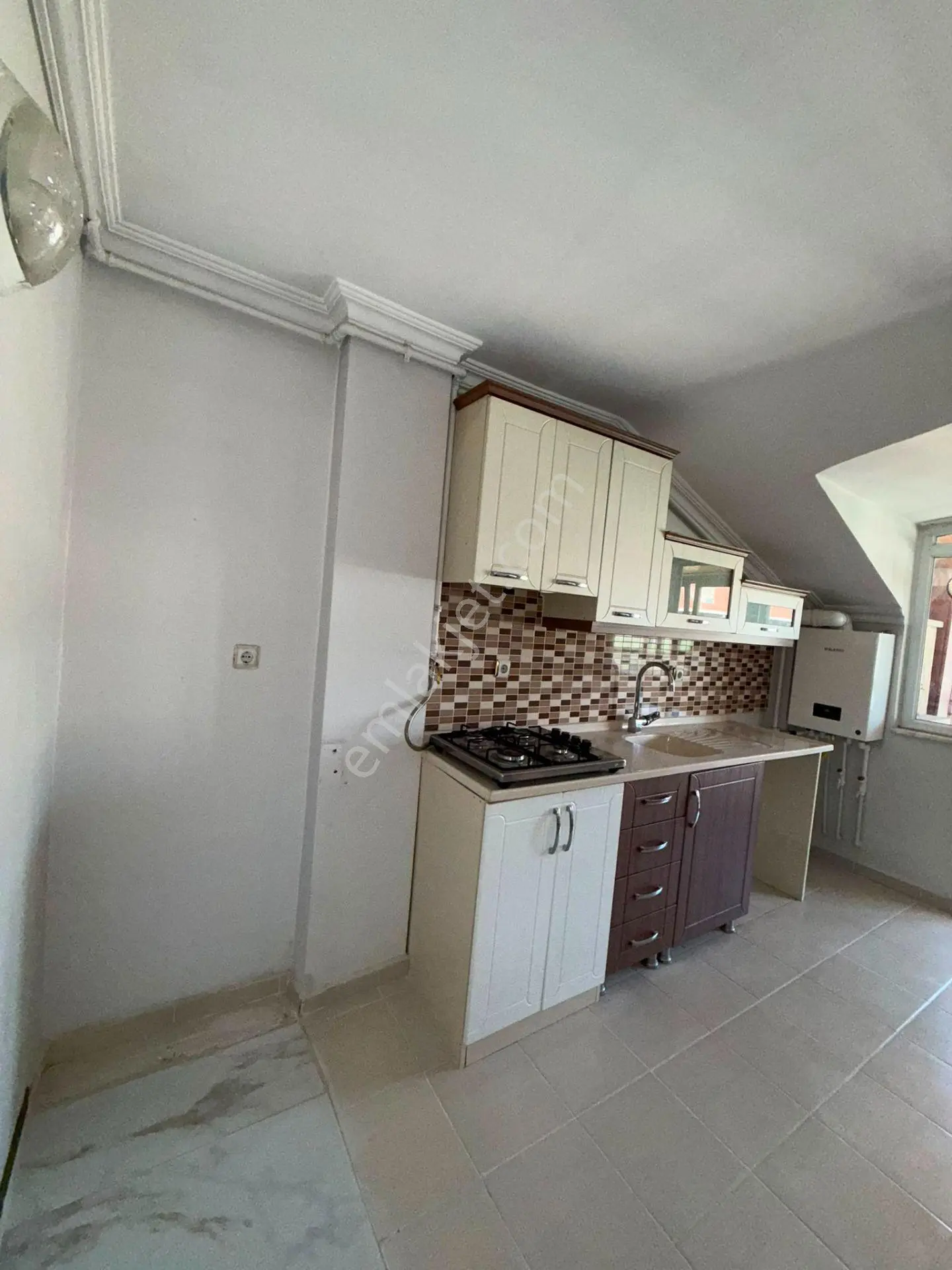 Cerrahpaşa Emlaktan Mustafa Kemalpaşa Mahallesi’nde 2+1 Teraslı Kiralık Daire - Görsel 3