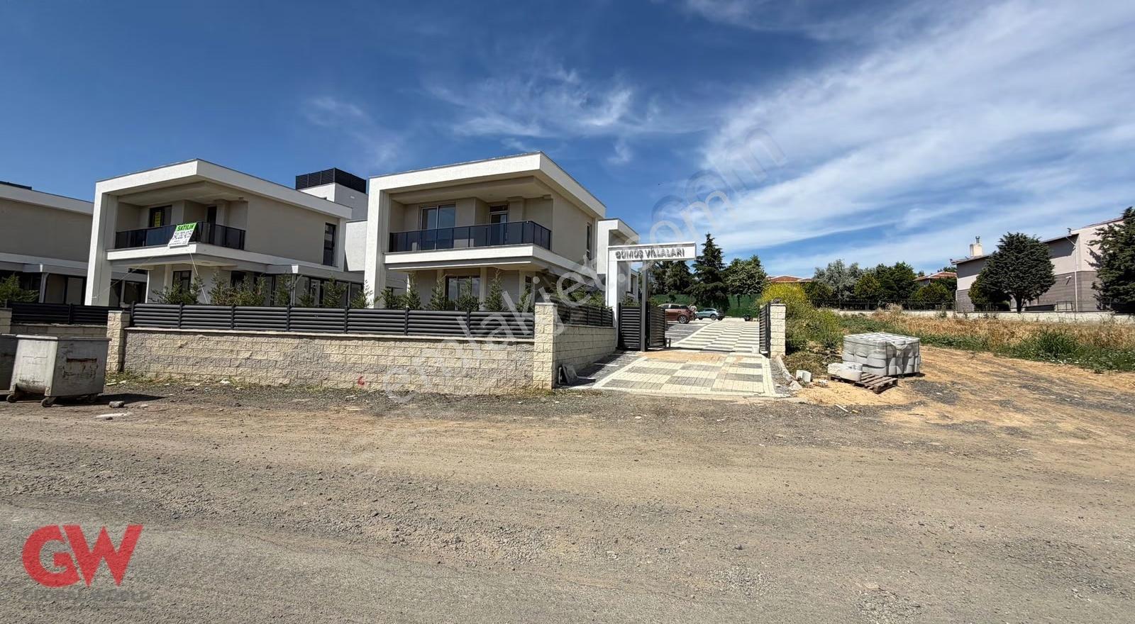 Prestijli Konumda Kiralık Lüks Villa
