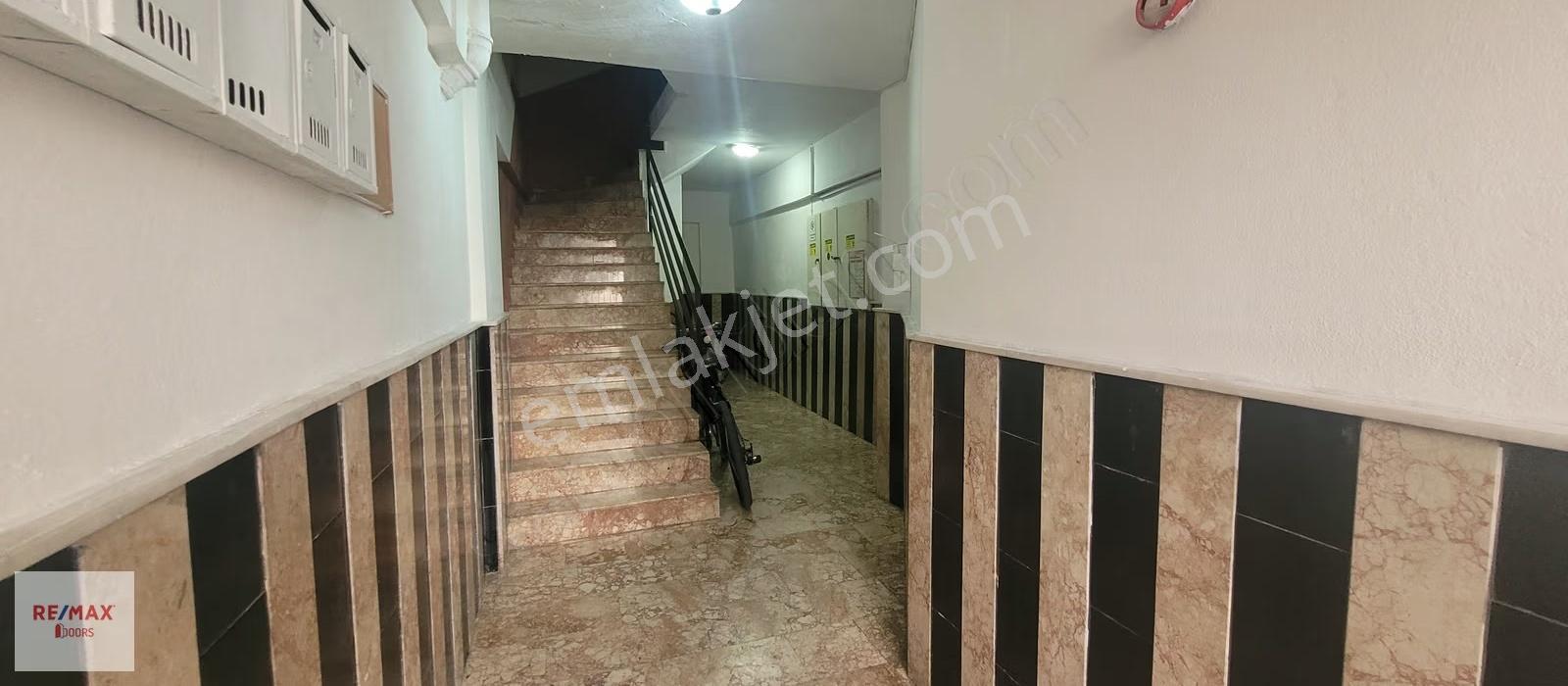 Şarampol'de Asansörlü Otoparklı Satılık Arakat 2+1 Temiz Daire - Görsel 7