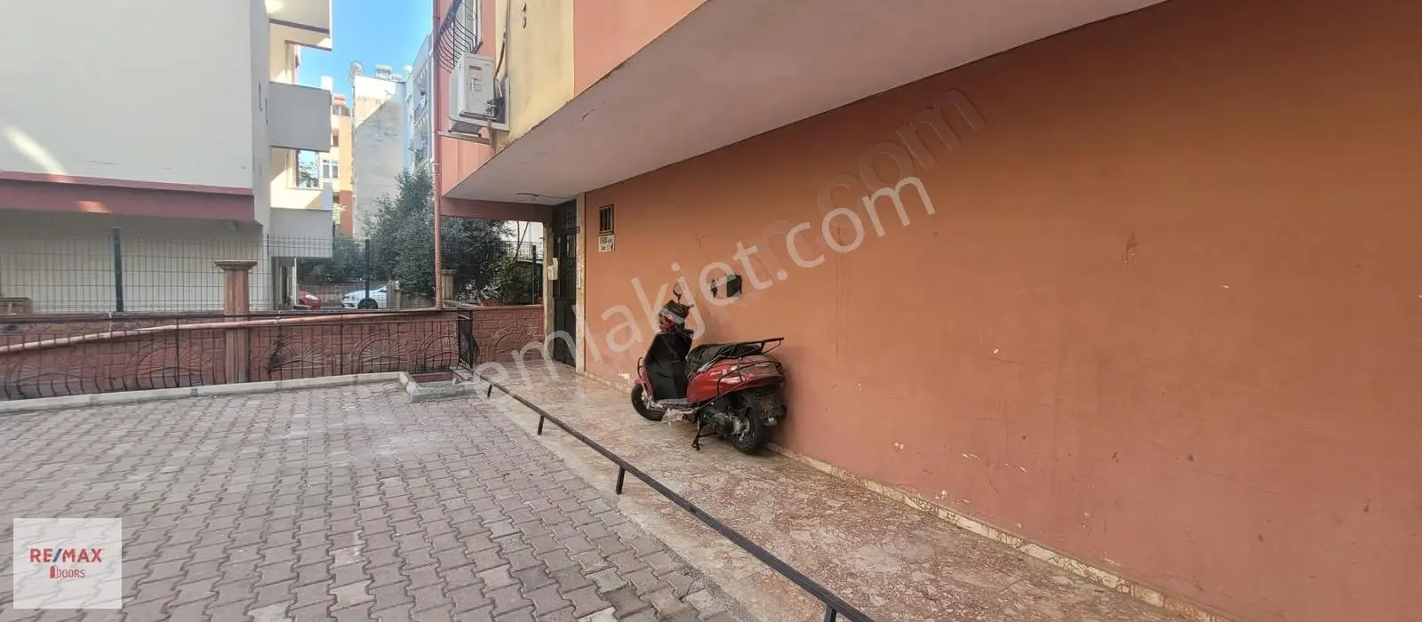 Şarampol'de Asansörlü Otoparklı Satılık Arakat 2+1 Temiz Daire - Görsel 20