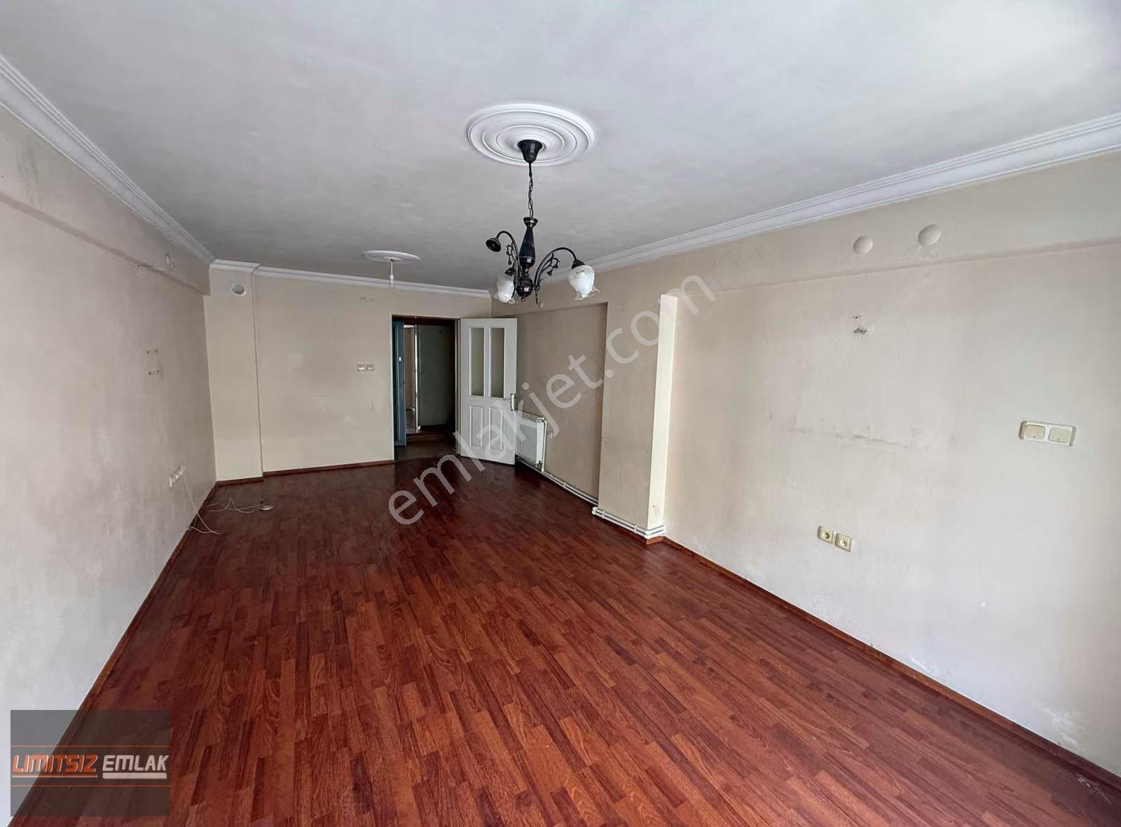 Şemikler'de | Kiralık 3+1 Köşe 130 M2 | Arakat | Çift Balkon - Görsel 15