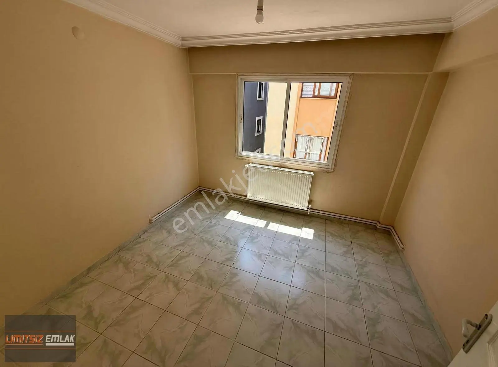 Şemikler'de | Kiralık 3+1 Köşe 130 M2 | Arakat | Çift Balkon - Görsel 3