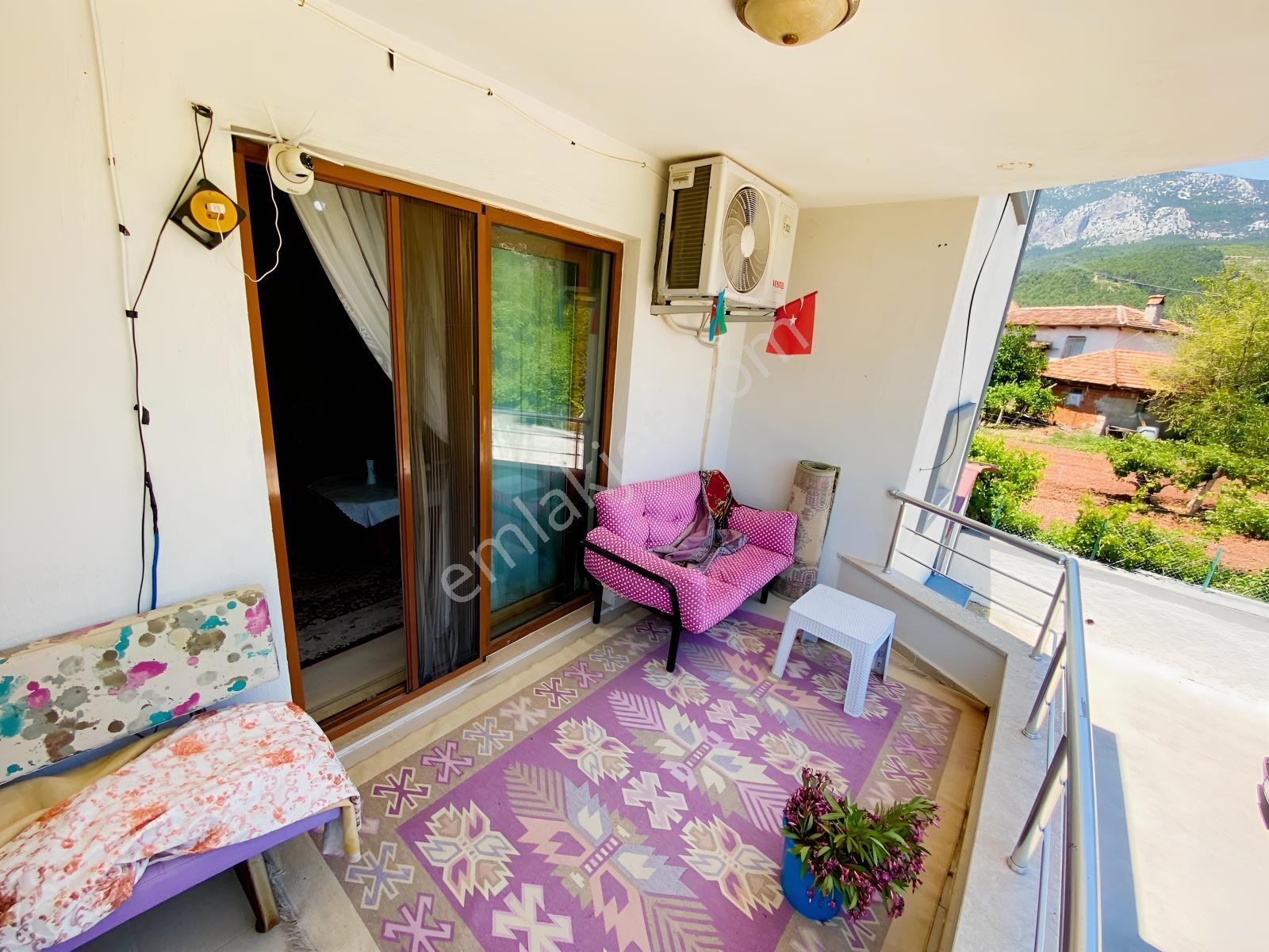1090 M2 Arsa Üzerinde Satılık Müstakil Bahçeli 3 Katlı Ev - Görsel 5