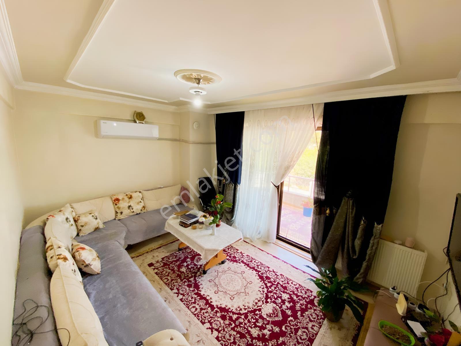 1090 M2 Arsa Üzerinde Satılık Müstakil Bahçeli 3 Katlı Ev - Görsel 4