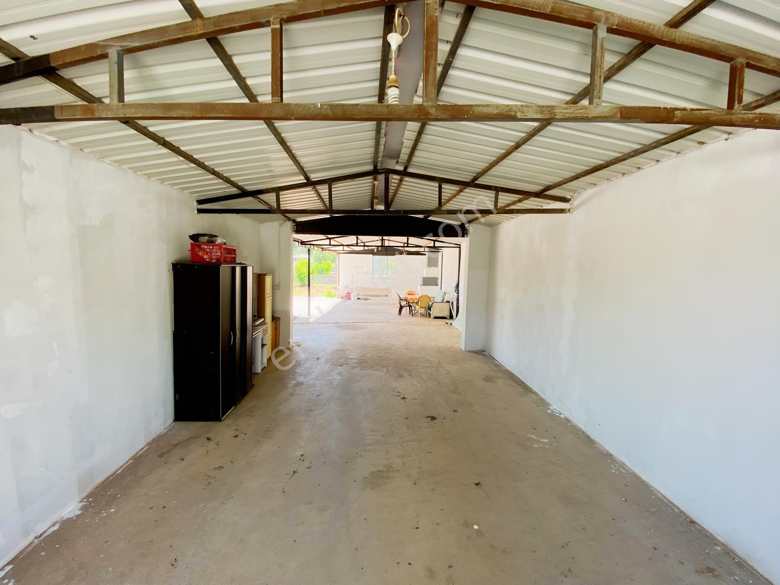 1090 M2 Arsa Üzerinde Satılık Müstakil Bahçeli 3 Katlı Ev - Görsel 17