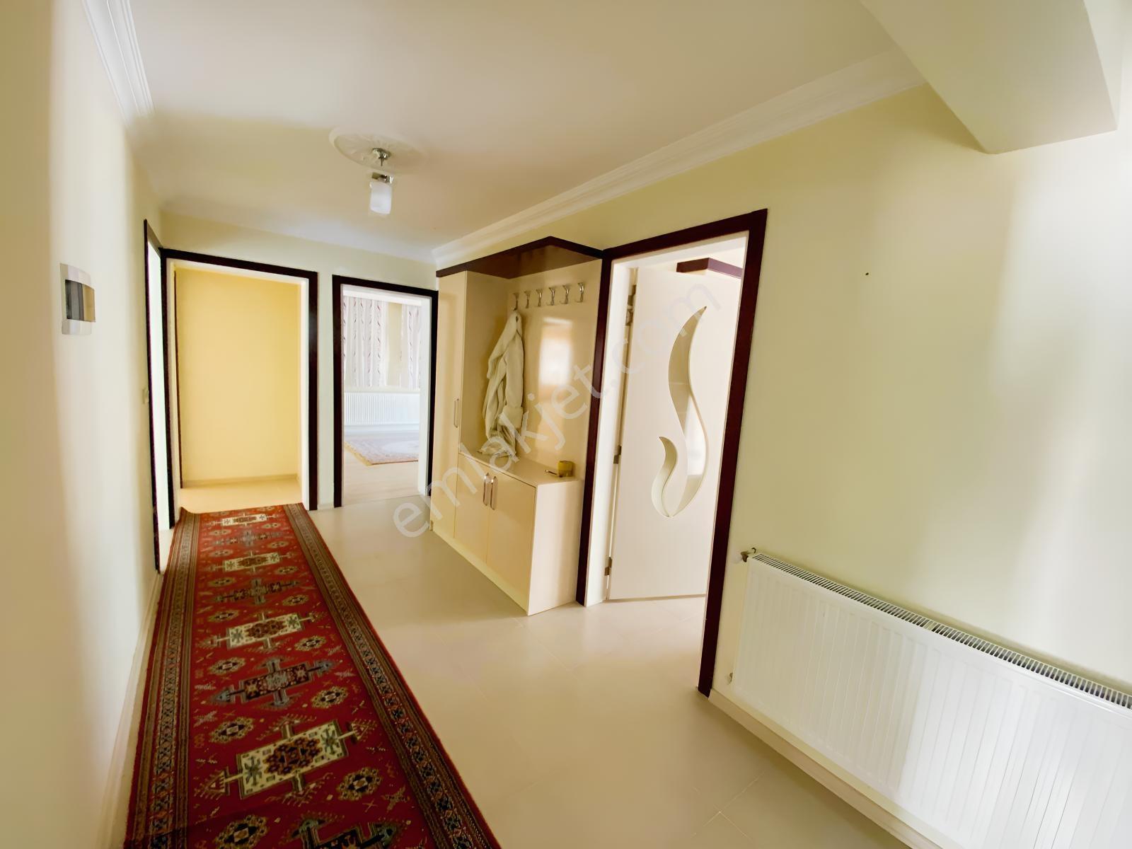 1090 M2 Arsa Üzerinde Satılık Müstakil Bahçeli 3 Katlı Ev - Görsel 24