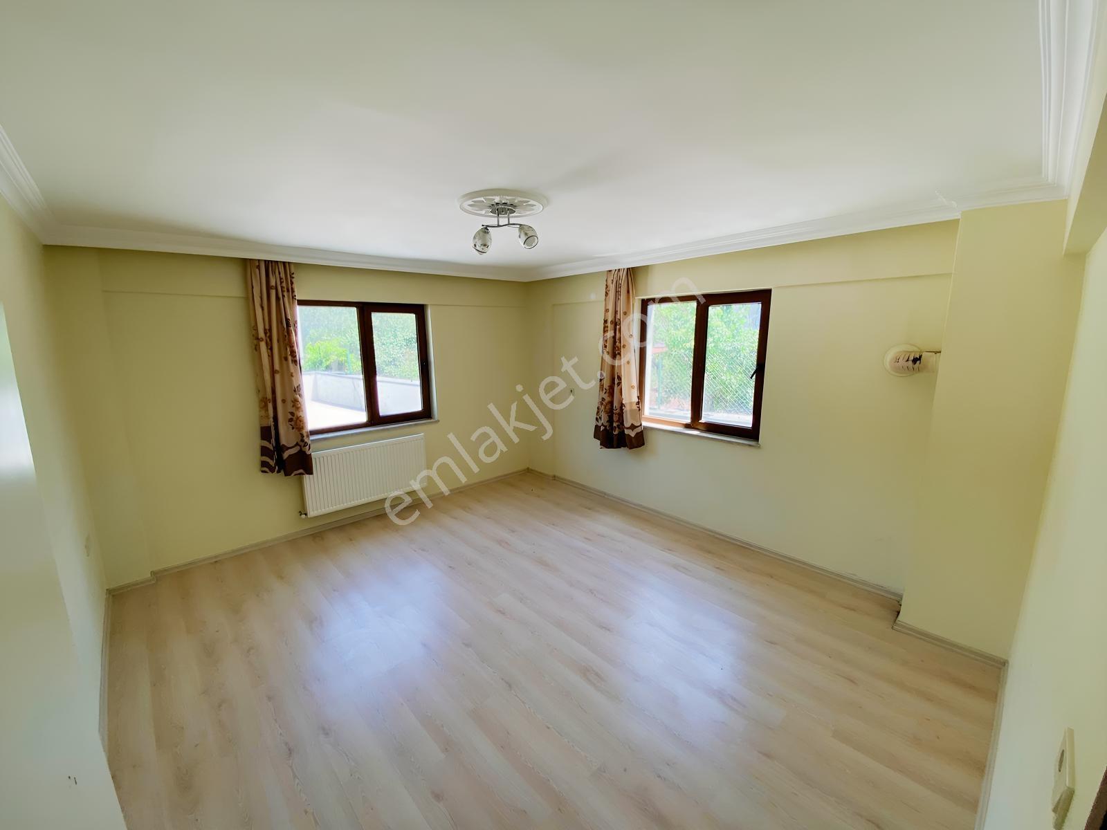 1090 M2 Arsa Üzerinde Satılık Müstakil Bahçeli 3 Katlı Ev - Görsel 12