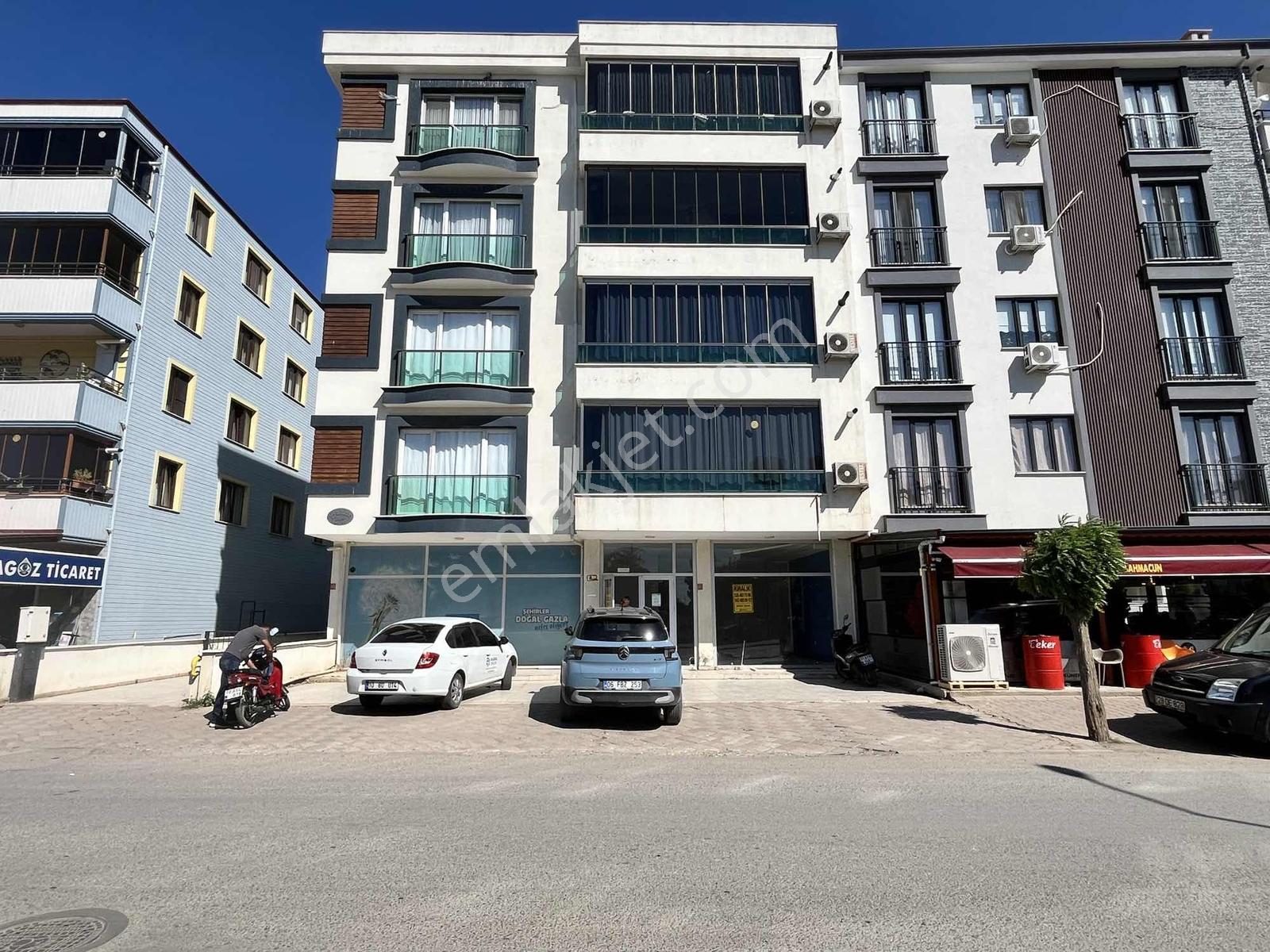 Gömeç'te Cadde Üzerinde Kiralık Dükkan