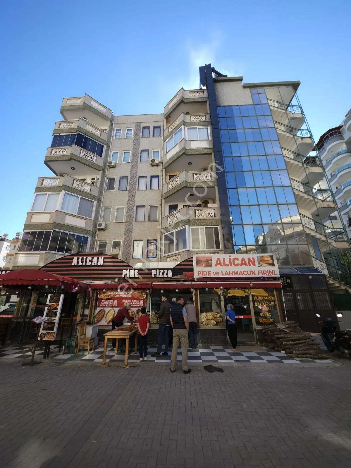 Alanya Mahmutlar'da Kiralık 1+1 Cam Balkonlu Daire