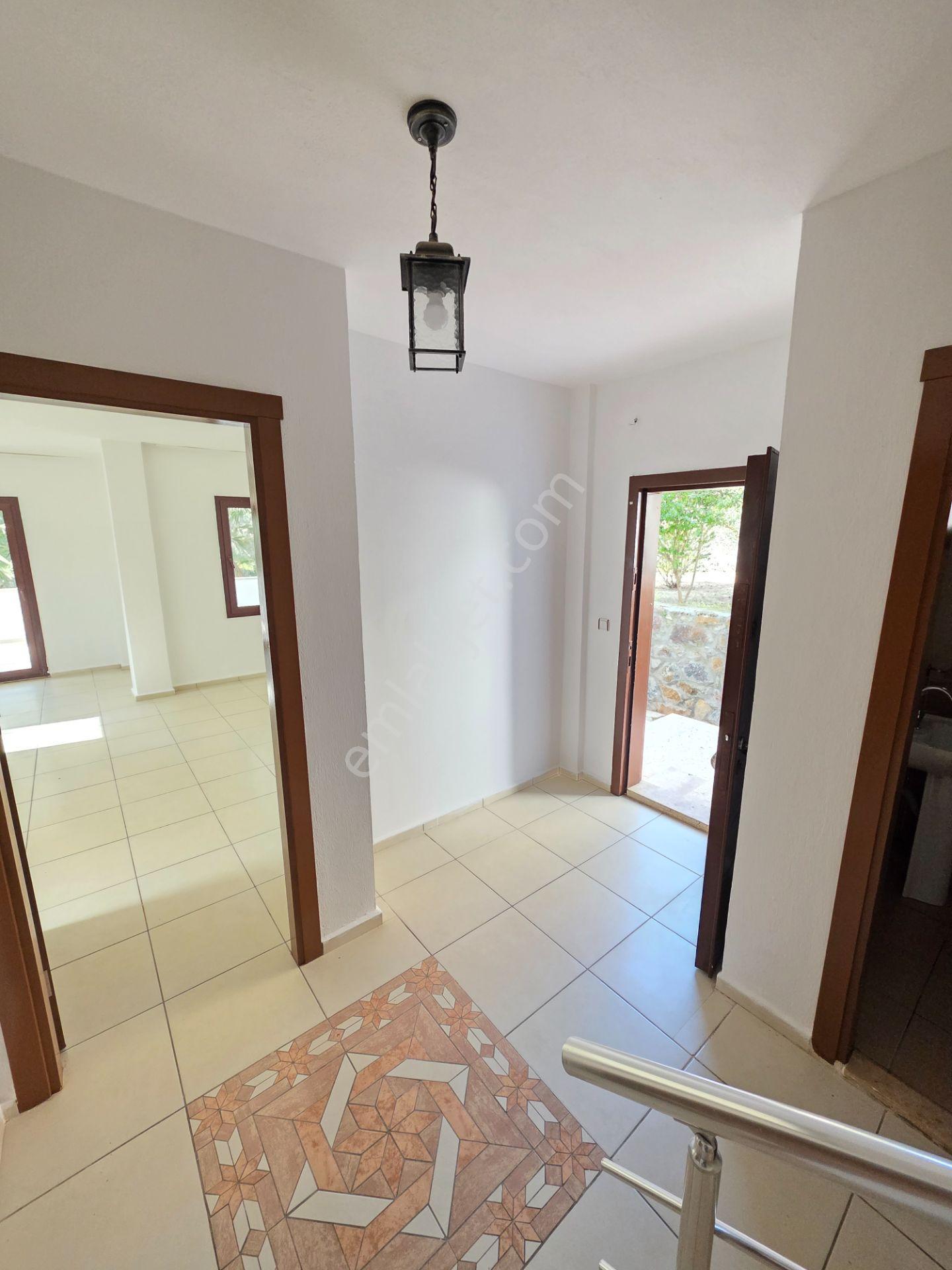 Gümüşlük Merkez'de Ay'dan Aya Ödemeli 3+1 Geniş Dublex Villa ! - Görsel 11