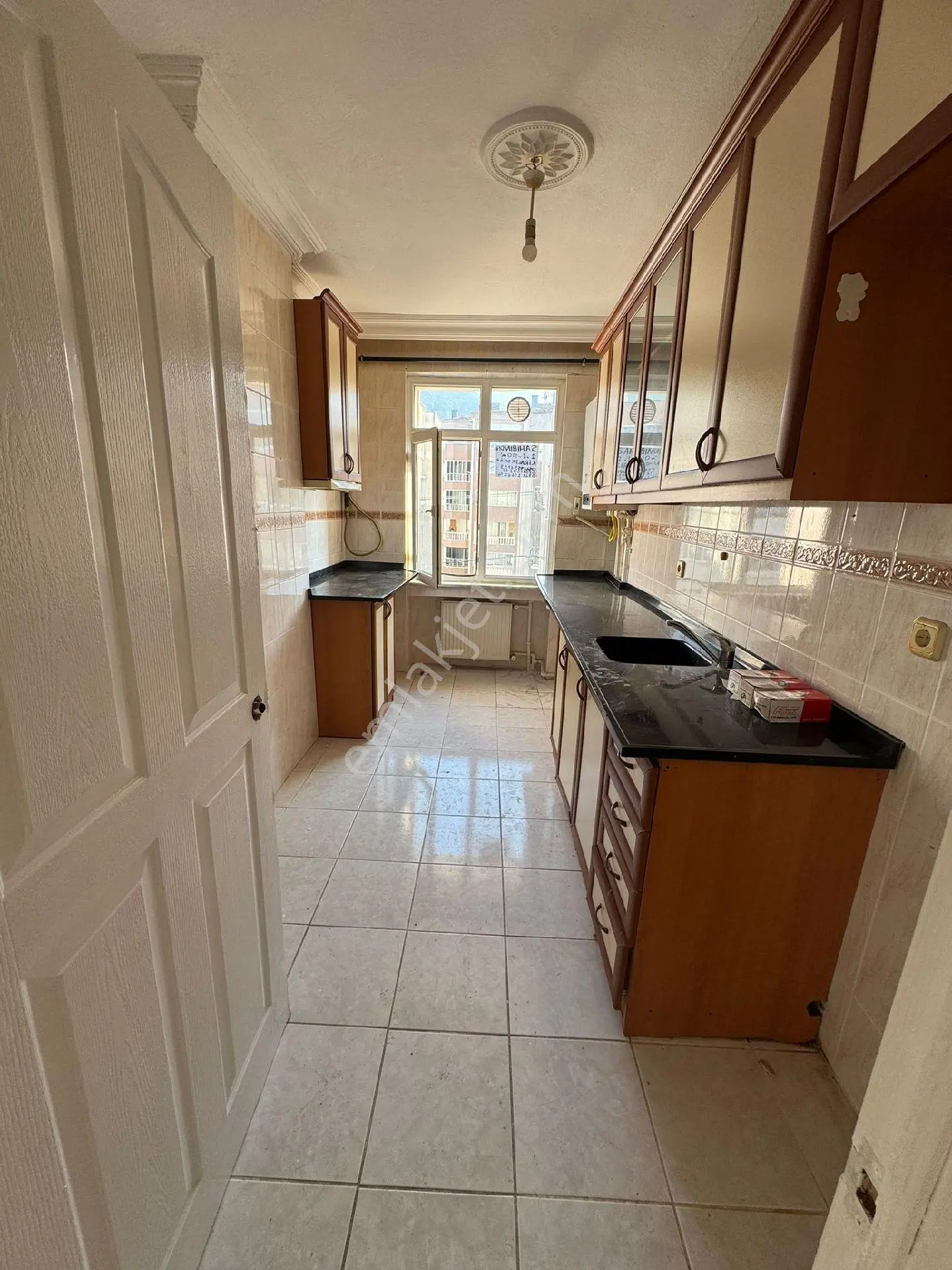 Sahibinden Kiralık Yaz Kış Kullanıma Uygun Doğalgazlı Denize Sıfır Yeni Boyalı Eşyasız Daire - Görsel 5