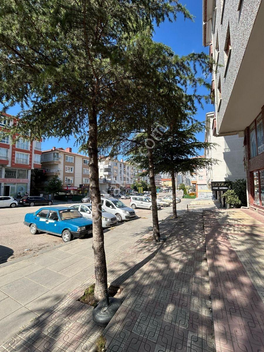 Ayzen Emlak'tan Saray'da Caddeye Cephe Kiralik Dükkan