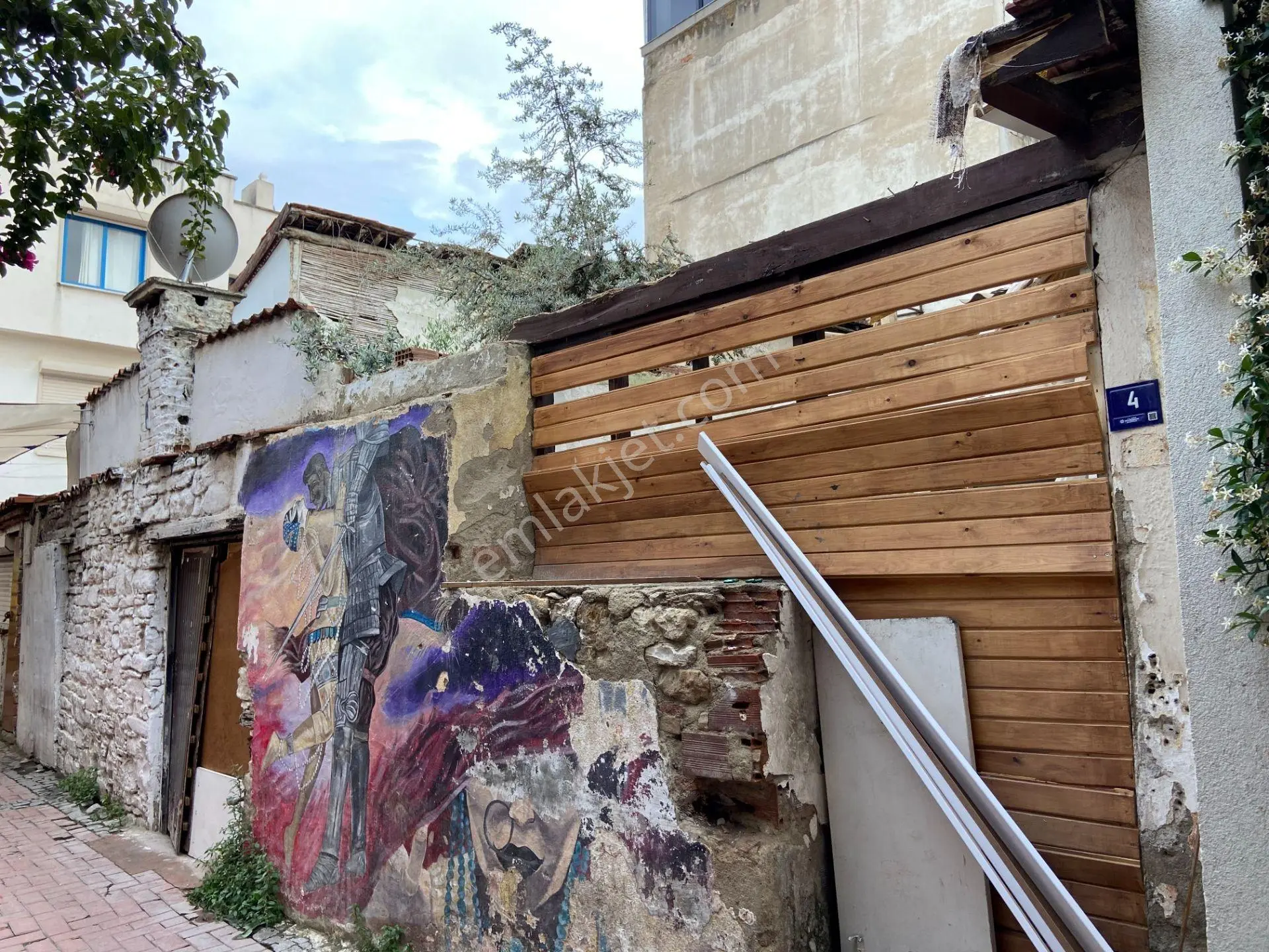 Satılık Kuşadası Kaleiçinde Dükkan Arsası - Görsel 2