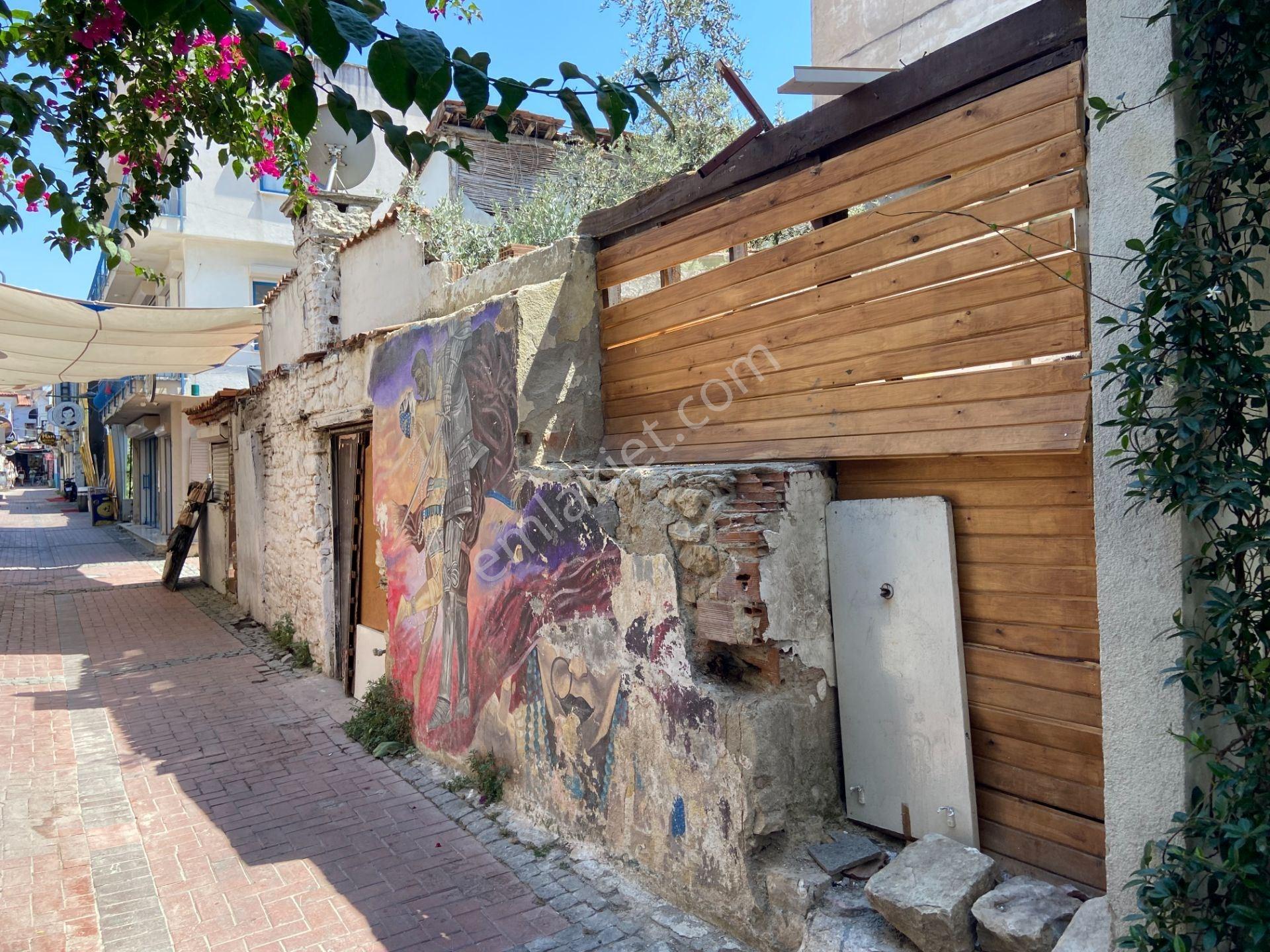 Satılık Kuşadası Kaleiçinde İşyeri Yapmaya Uygun Yıkık Kargir Ev - Görsel 7