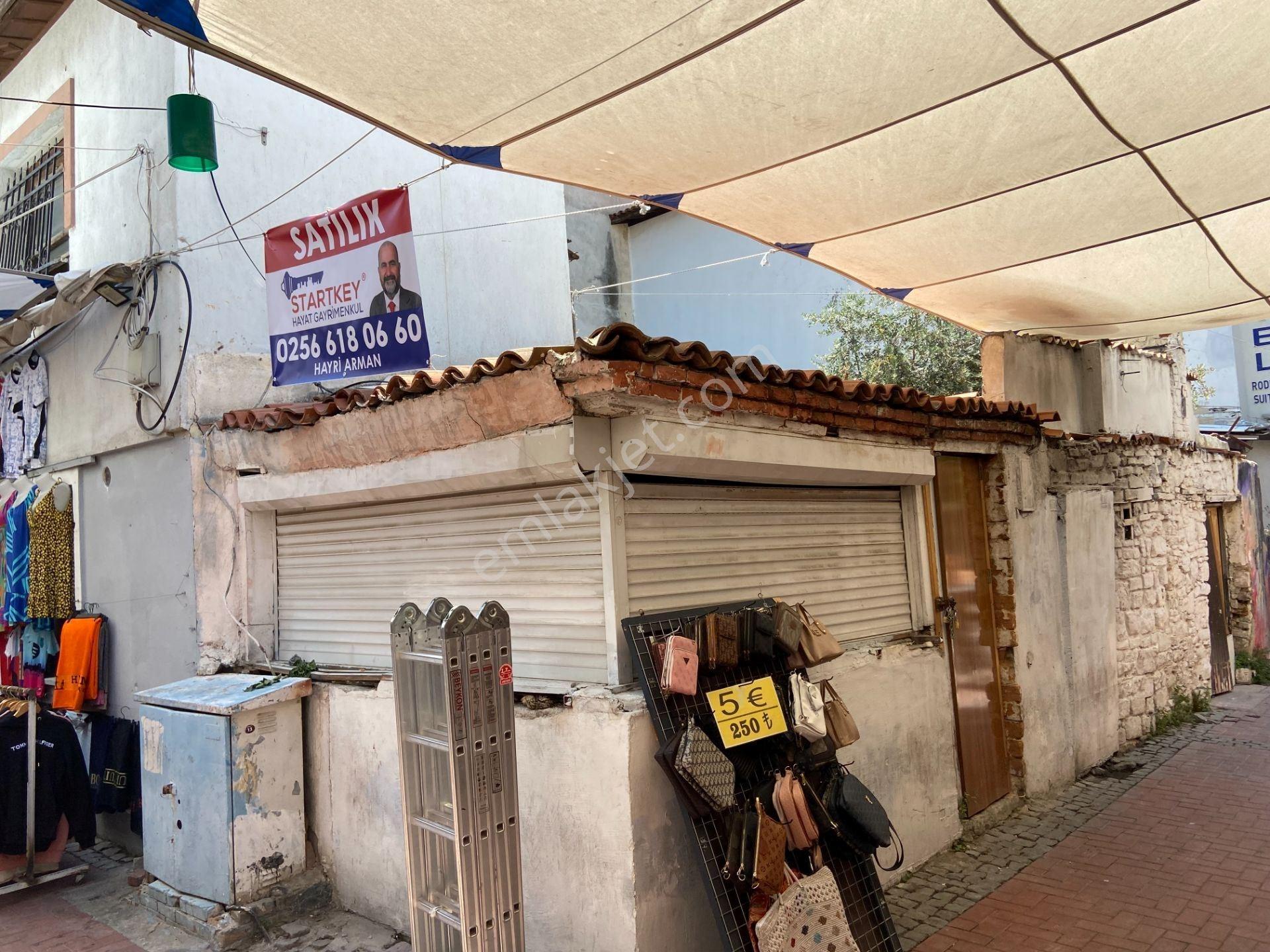 Satılık Kuşadası Kaleiçinde İşyeri Yapmaya Uygun Yıkık Kargir Ev