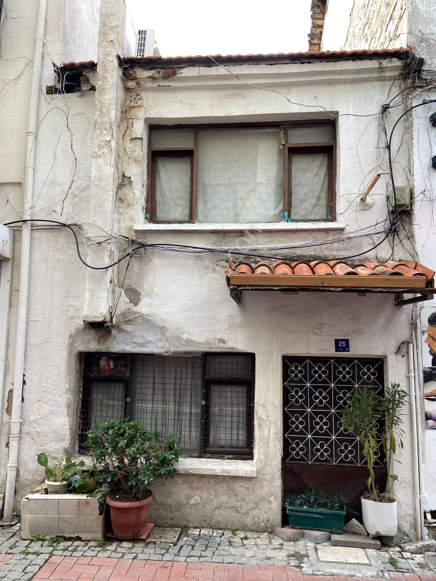 Satılık Kuşadası Kaleiçinde İşyeri Yapmaya Uygun İki Katlı Konut - Görsel 4