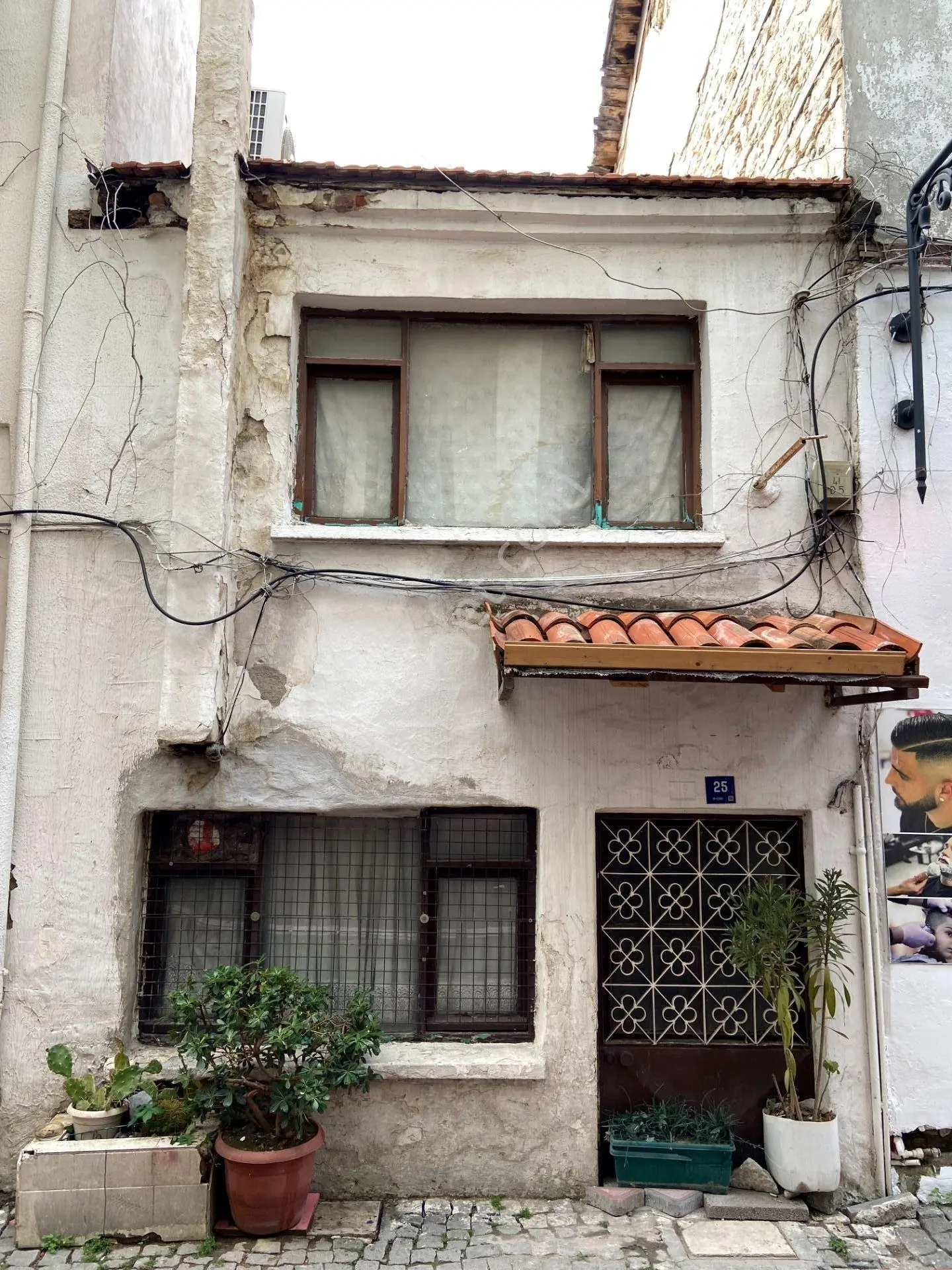 Satılık Kuşadası Kaleiçinde İşyeri Yapmaya Uygun İki Katlı Konut - Görsel 2