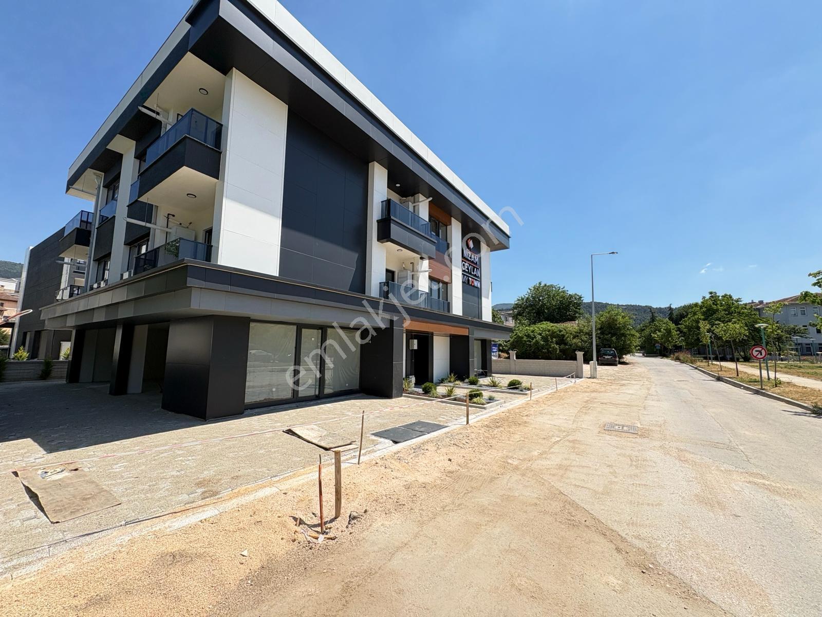 Odunlukta Hüdavendigar Parkı Yanı Full Eşyalı Sıfır 1+1 Kiralık - Görsel 18