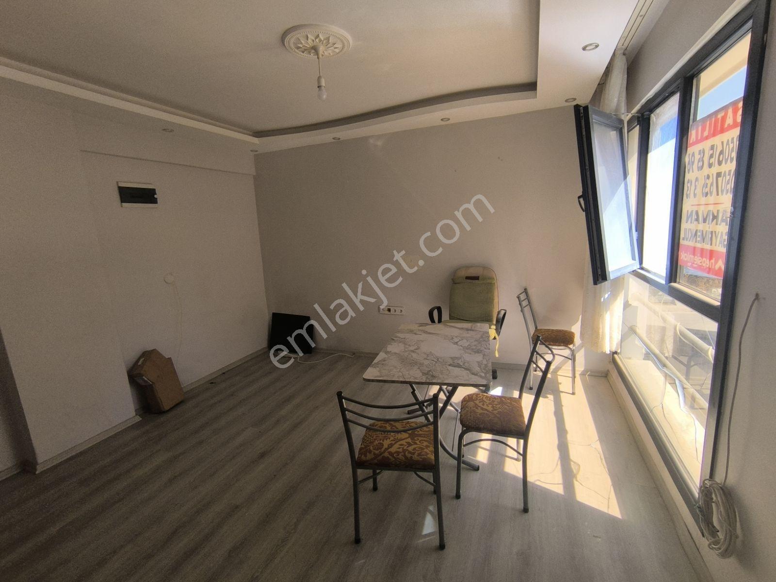 Muradiye'de Ana Cadde Dibinde Organizeye Yakın Eşyalı - Görsel 11