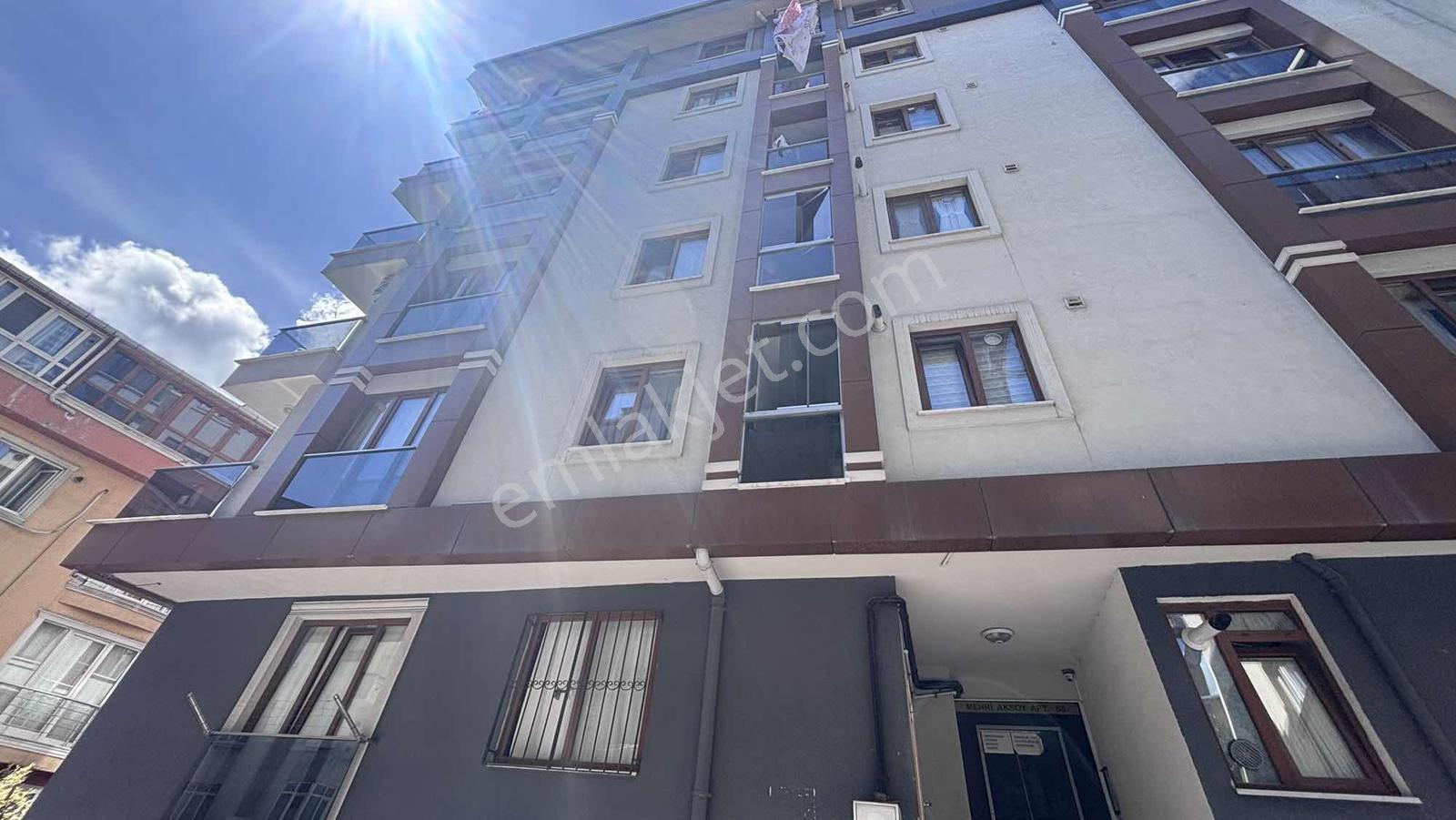 Kağıthane Şirintepe'de Caddenin Dibinde Kiralık Daire