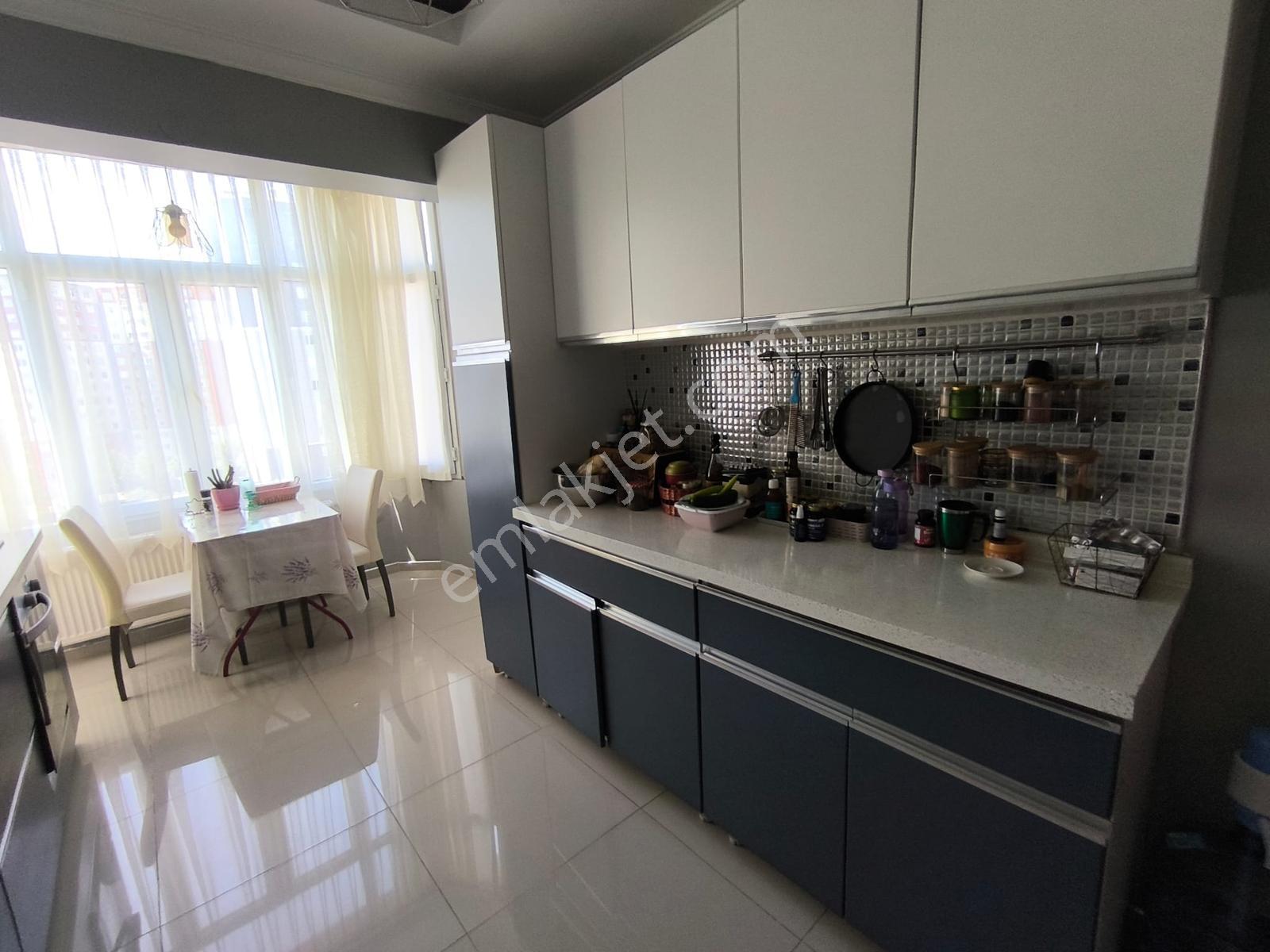 Barış Mah Merkezi Konumda Full Tadilatlı 3+1 Satılık Daire - Görsel 12