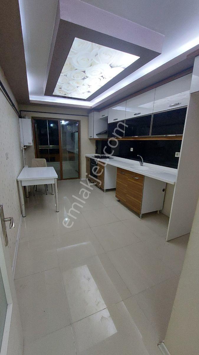 Bağlarbaşında Asansörlü Full Yapılı Orta Kat Daire - Görsel 16